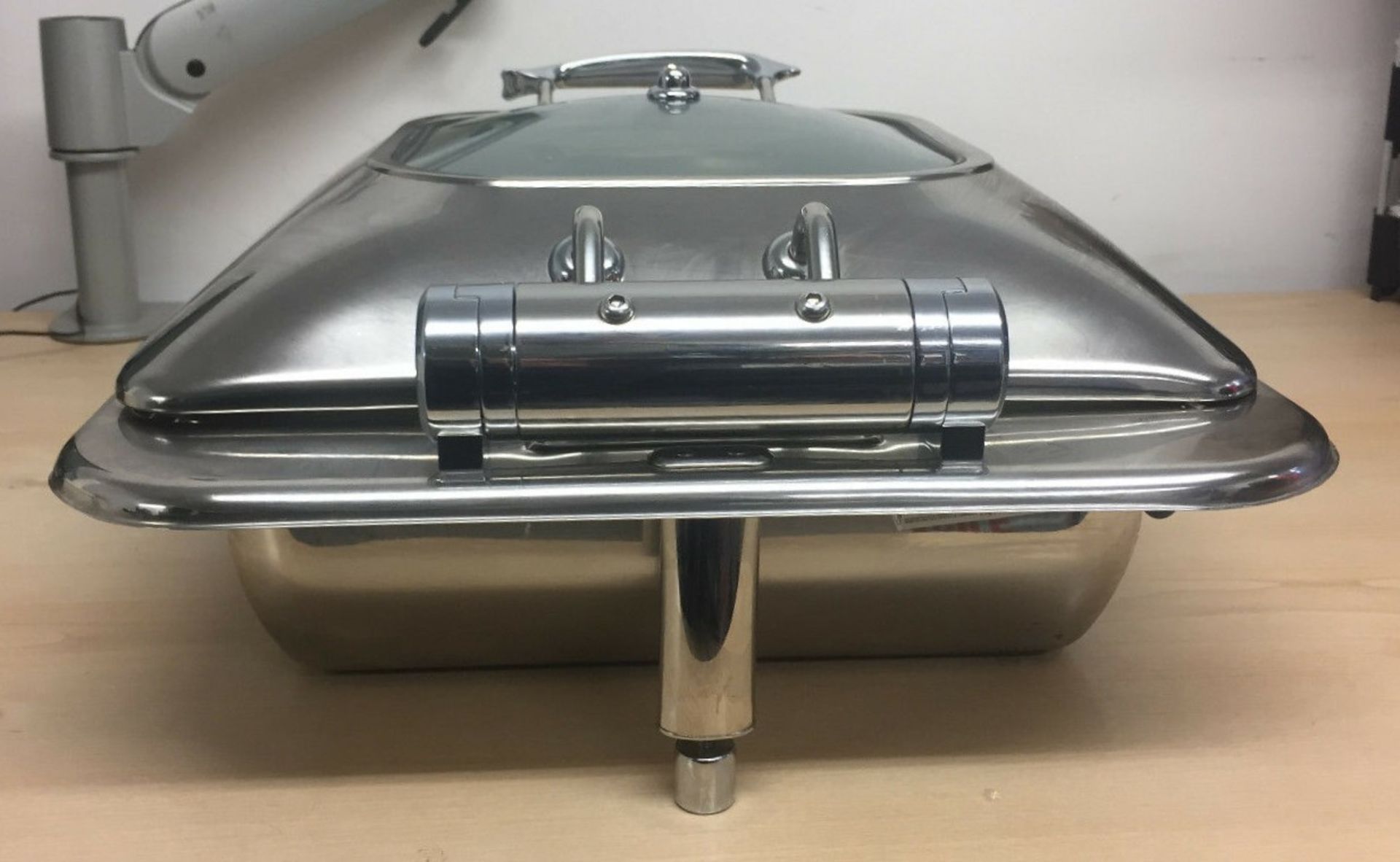 1 x Lacor Luxe GN 2/3 Chafing Dish - Stainless Steel Silver Finish - 41 x 43 x 20 cm - 5.5 - Image 2 of 6