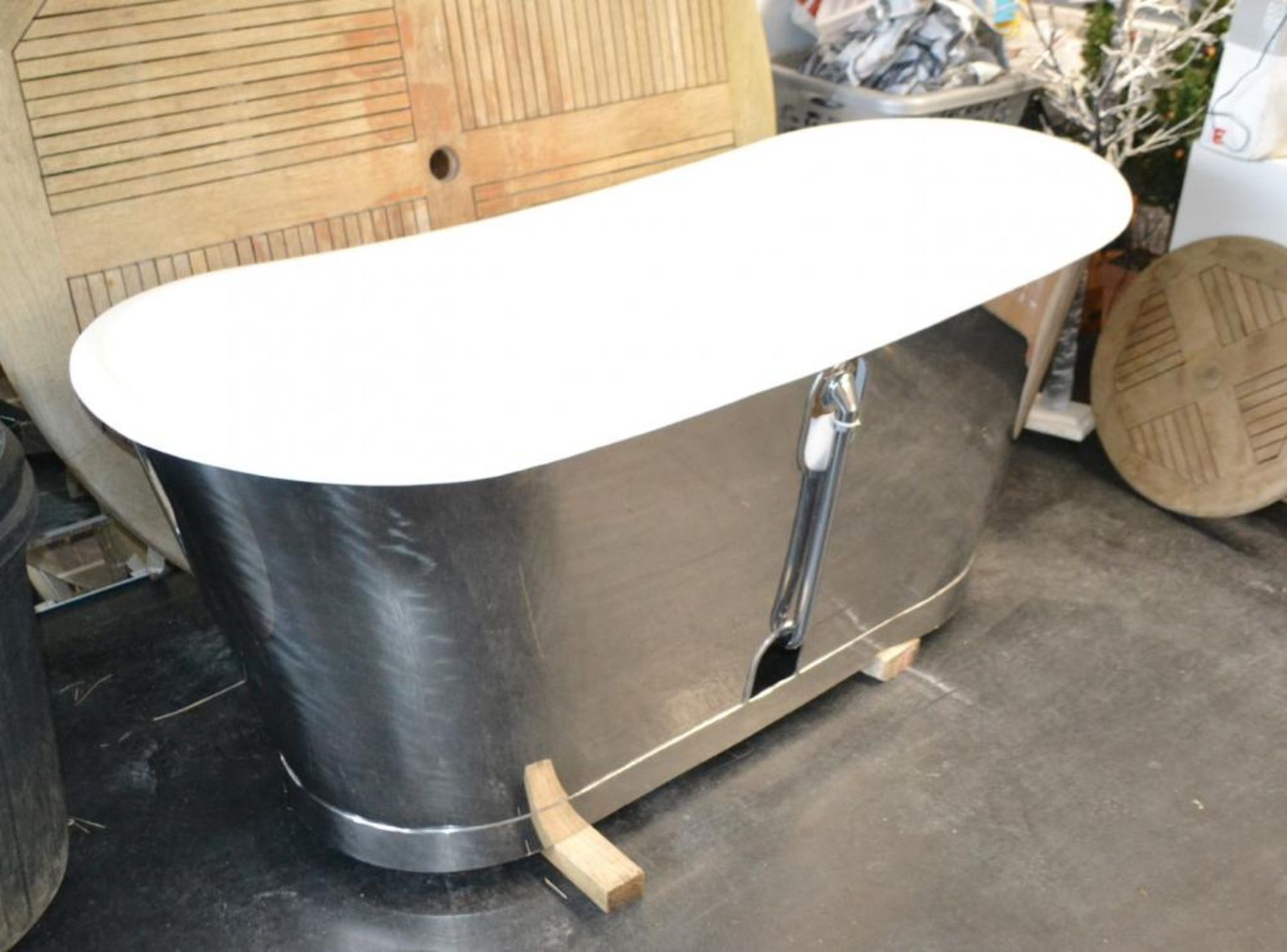 1 x Cast Iron Bath With Stainless Steel Exterior - CL439 - Location: Ilkey LS29 - Used In Good Condi - Image 2 of 8