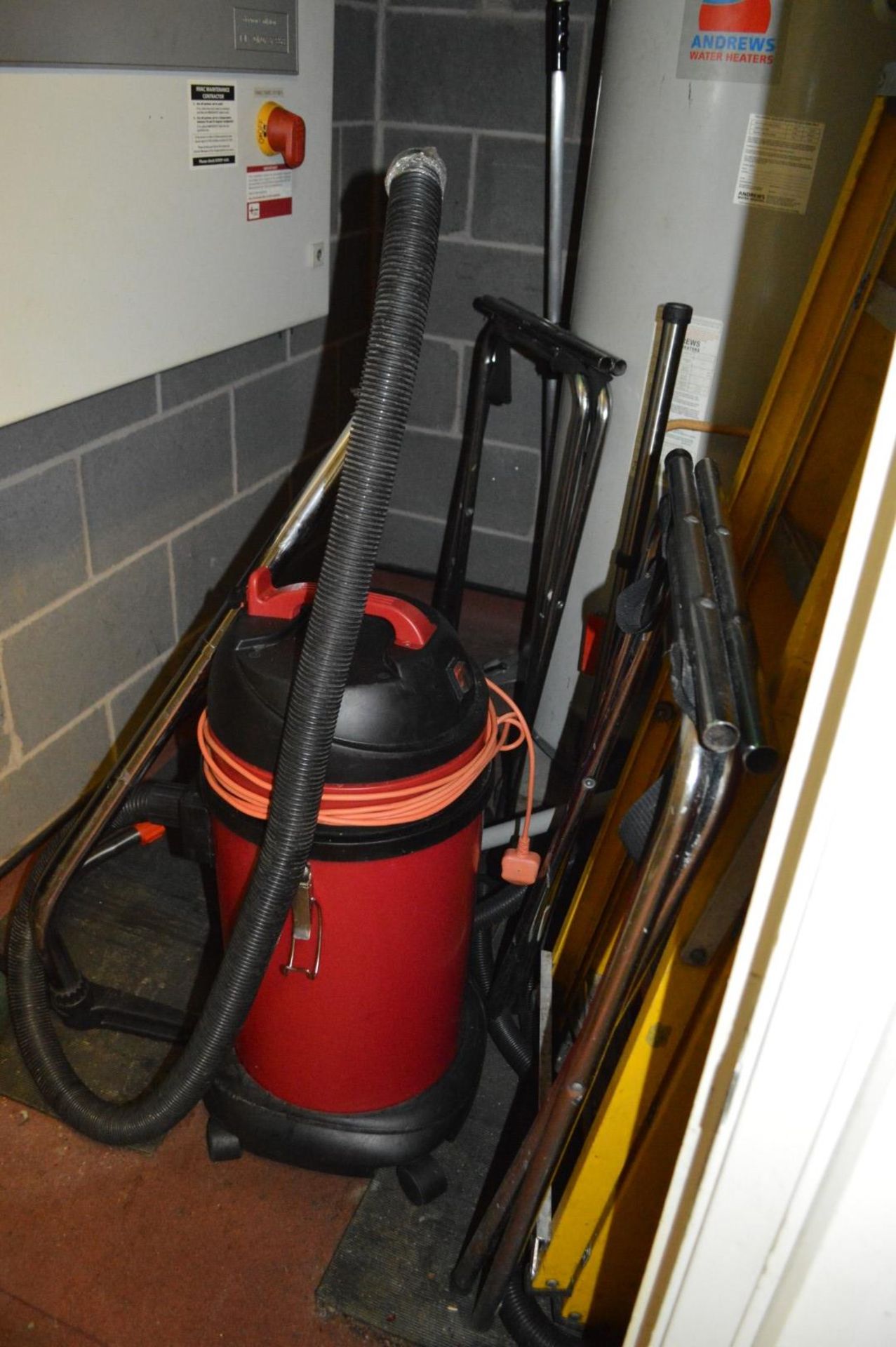 1 x Viper Wet and Dry Vacuum Cleaner - Model SU135P - 35 Litre - CL357 - Location: Bolton BL1 This
