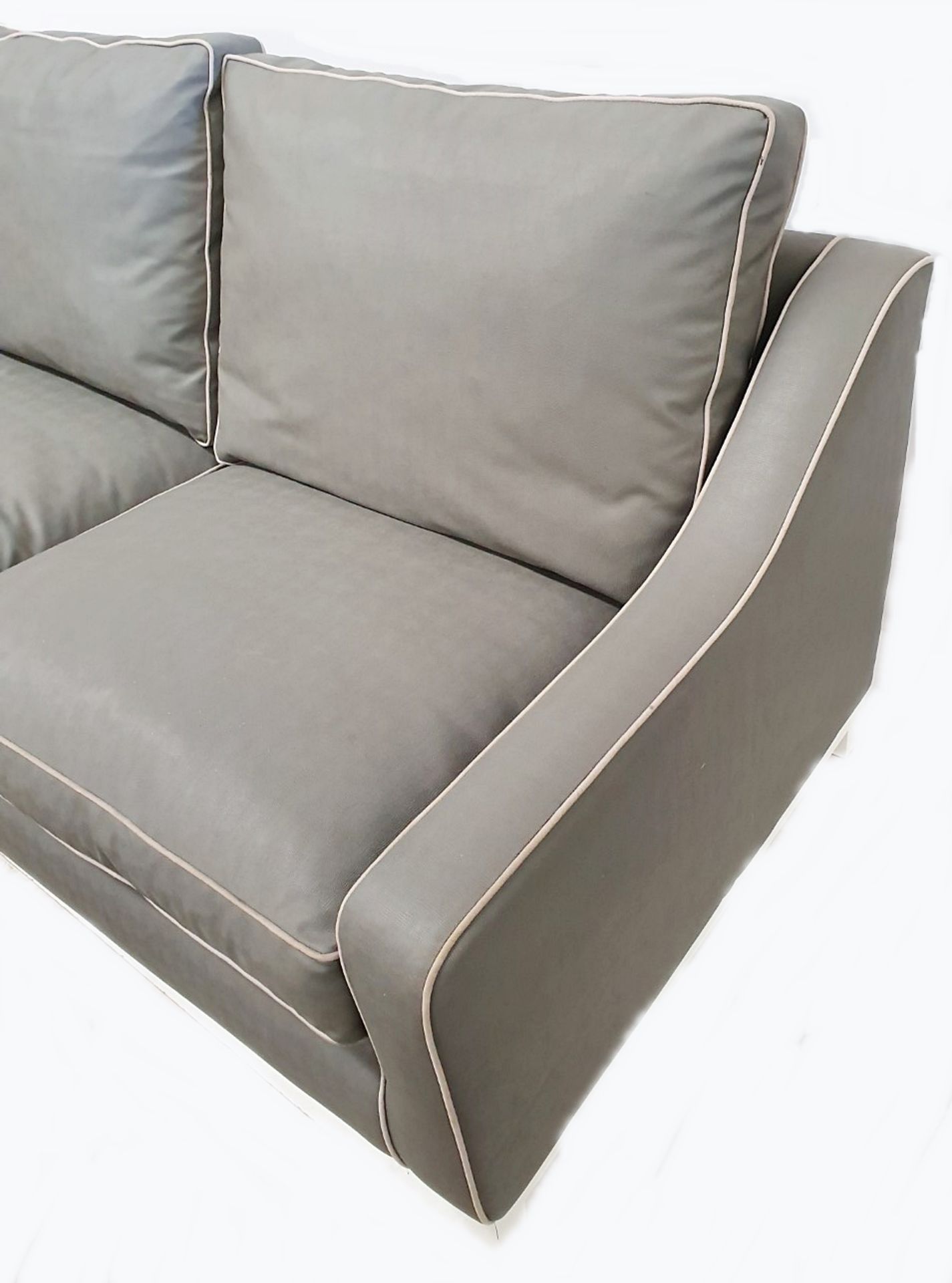 1 x Contemporary 2-Seater Grey Leather Sofa - CL380 - Ref: H581 - Location: Altrincham WA14 - NO VAT - Image 9 of 14