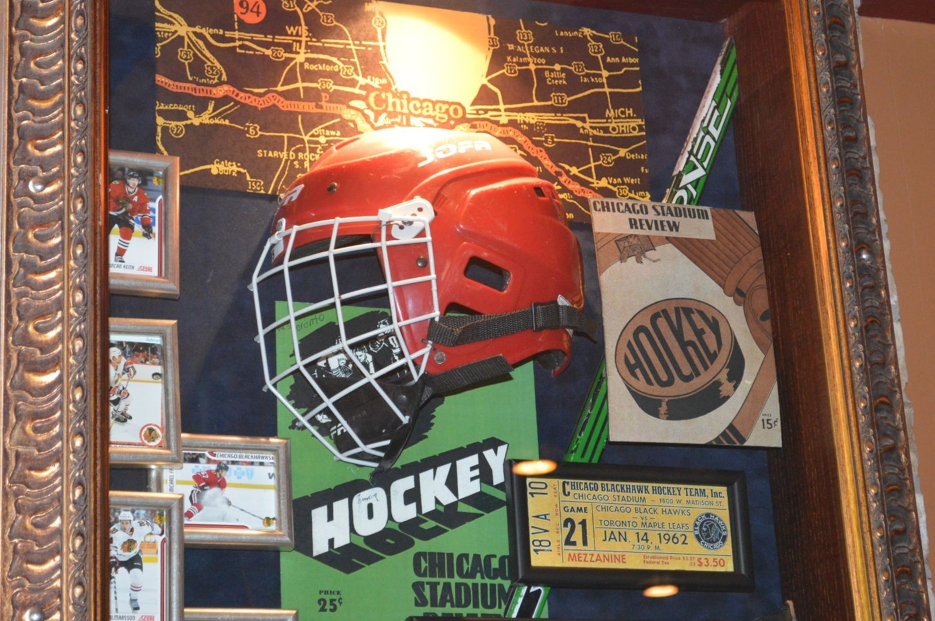 1 x Americana Wall Mounted Illuminated Display Case - CHICAGO BLACKHAWKS ICE HOCKEY - Includes - Image 2 of 5