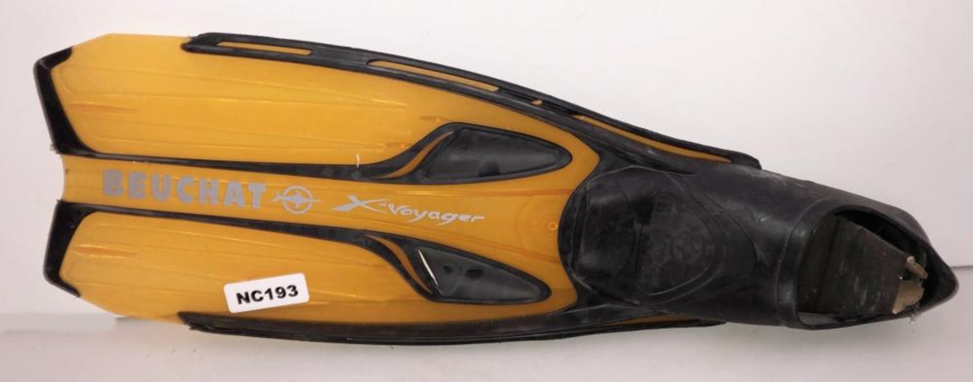 A Pair Of Beuchat X-Voyager Diving Fins In Orange - Ref: NC193, NC194 - CL349 - Location: Altrincham - Image 2 of 7