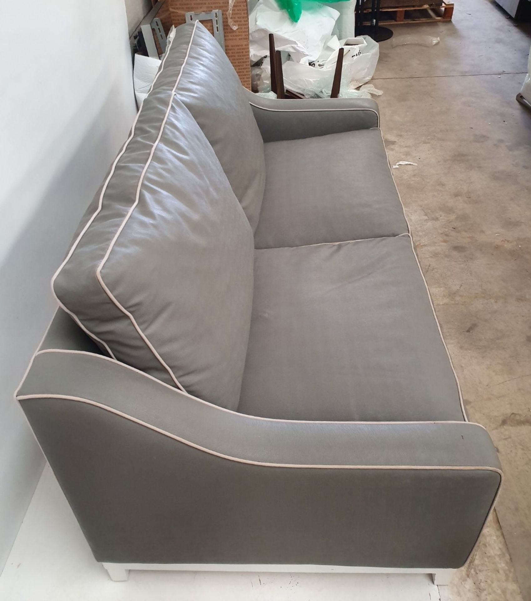 1 x Contemporary 2-Seater Grey Leather Sofa - CL380 - Ref: H582 - Location: Altrincham WA14 - NO VAT - Image 5 of 13