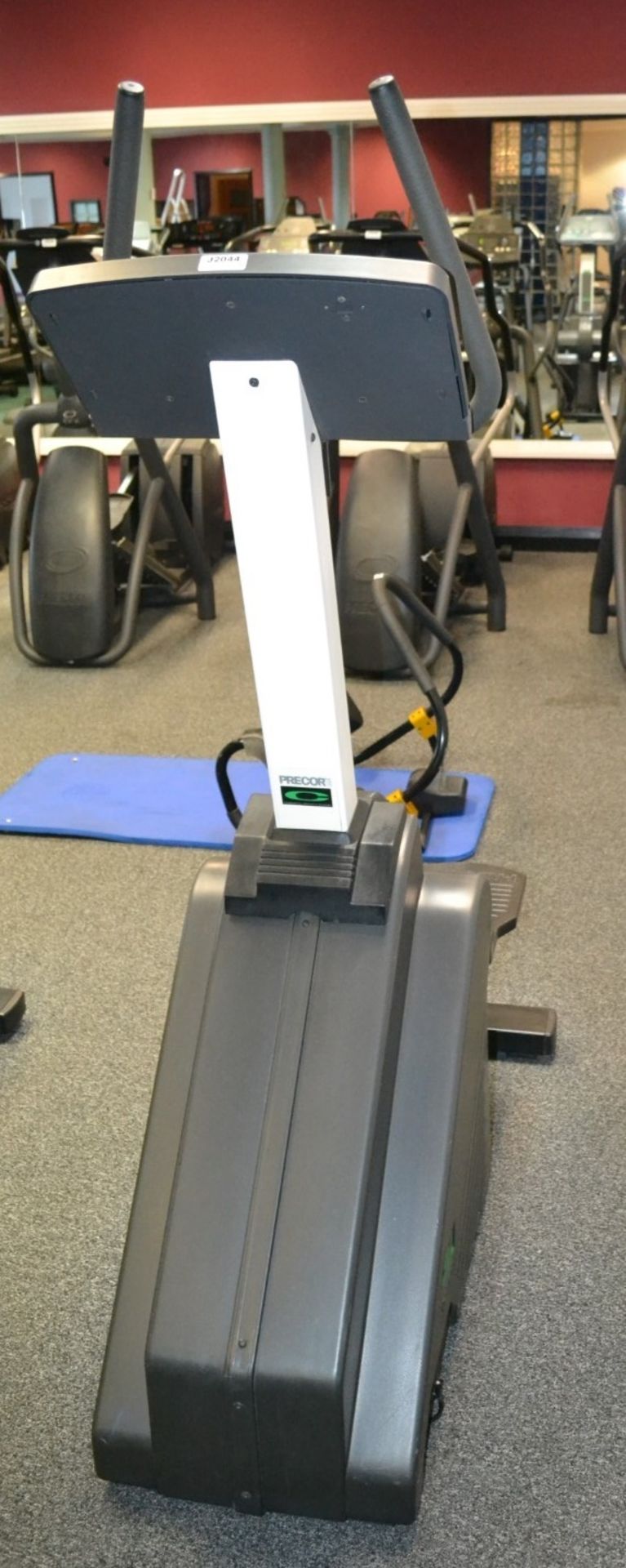 1 x Precor C764 Stepper Step Exercise Machine - Dimensions: H70 x L125 x W60cm  - Ref: J2044/