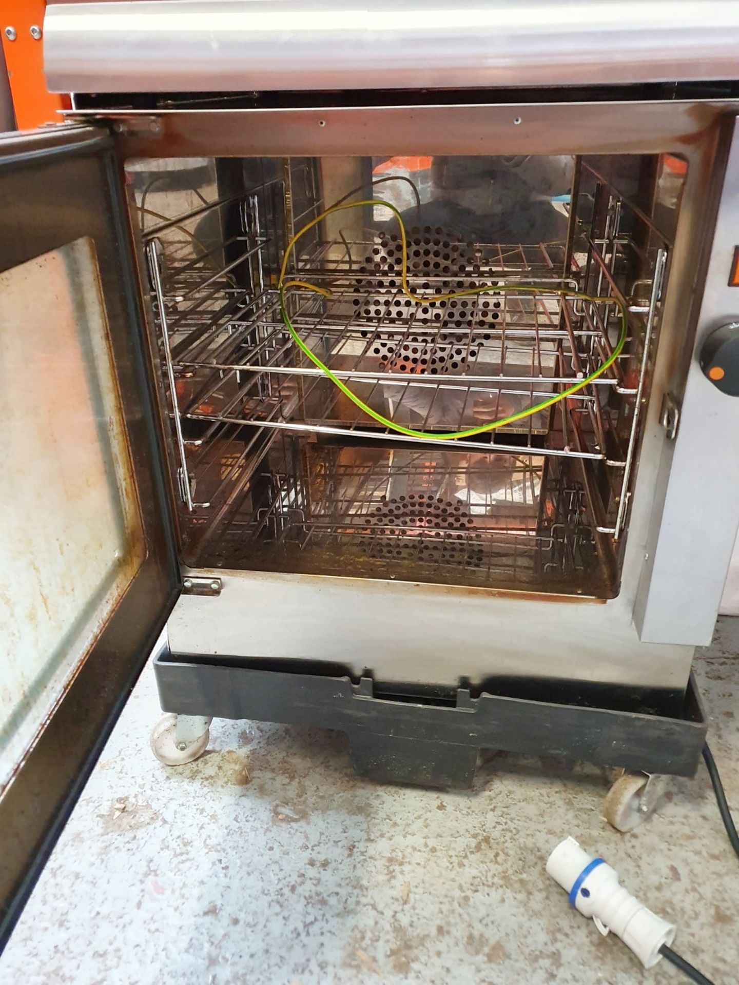 1 x Lincat Electric Fan Assisted Oven and Silverlink Worktop - Ref: BLT190 - CL449 - Location: WA14 - Image 8 of 15