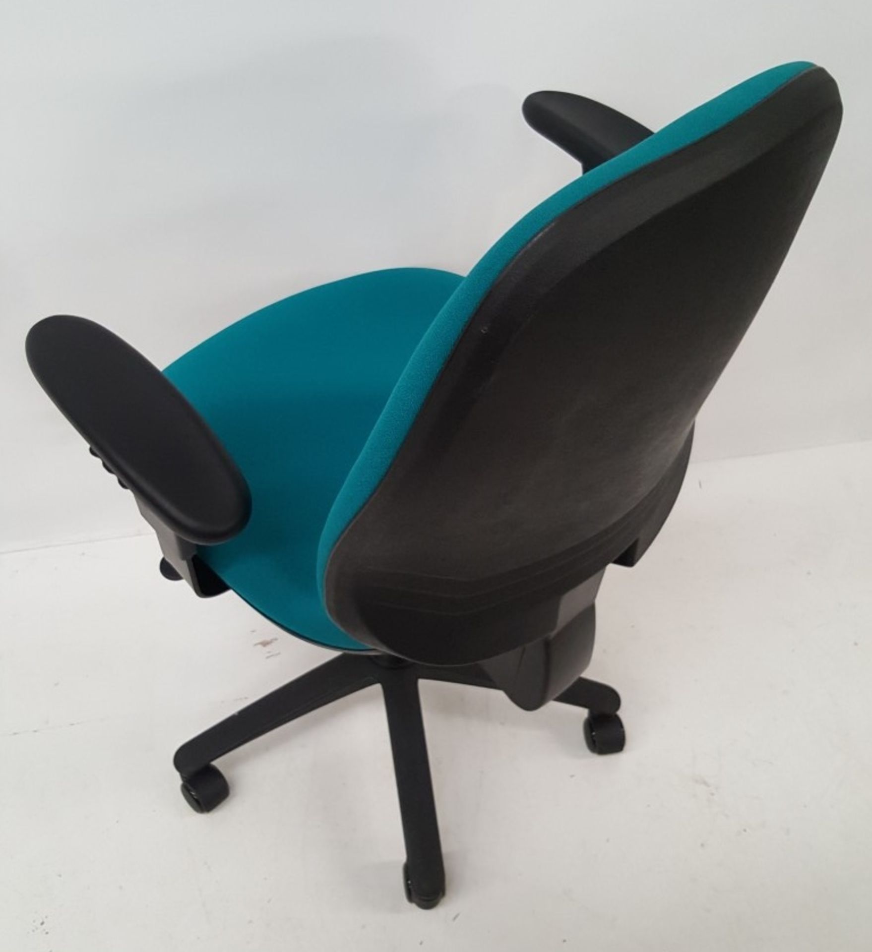 4 x Turquoise Blue Double Lever Office Chairs - Ref CBU44 - Image 4 of 7