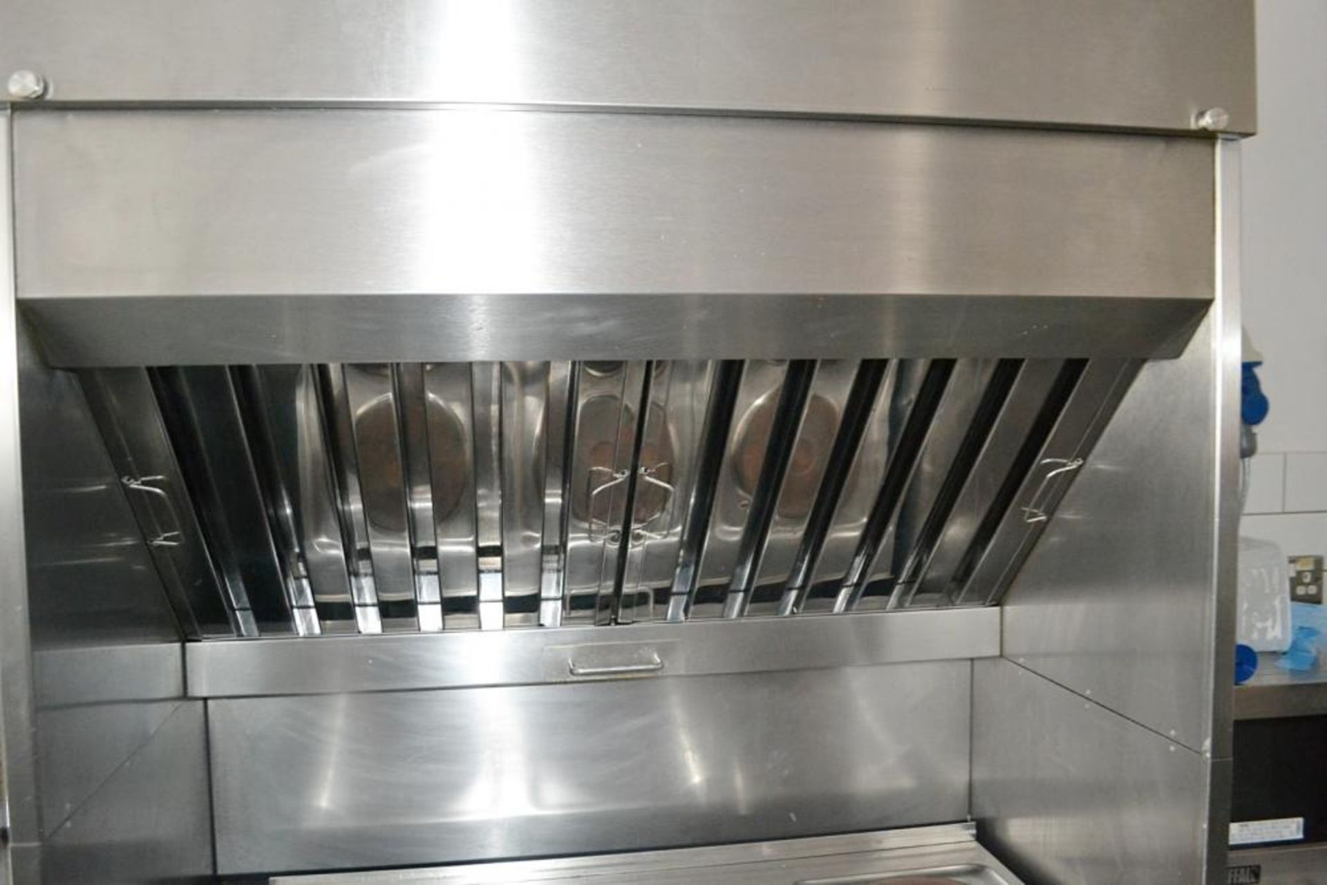 1 x Lincat Silverlink 6 Plate Commercial Electric Burner and Extraction Unit - CL425 - Location: Alt - Image 10 of 16