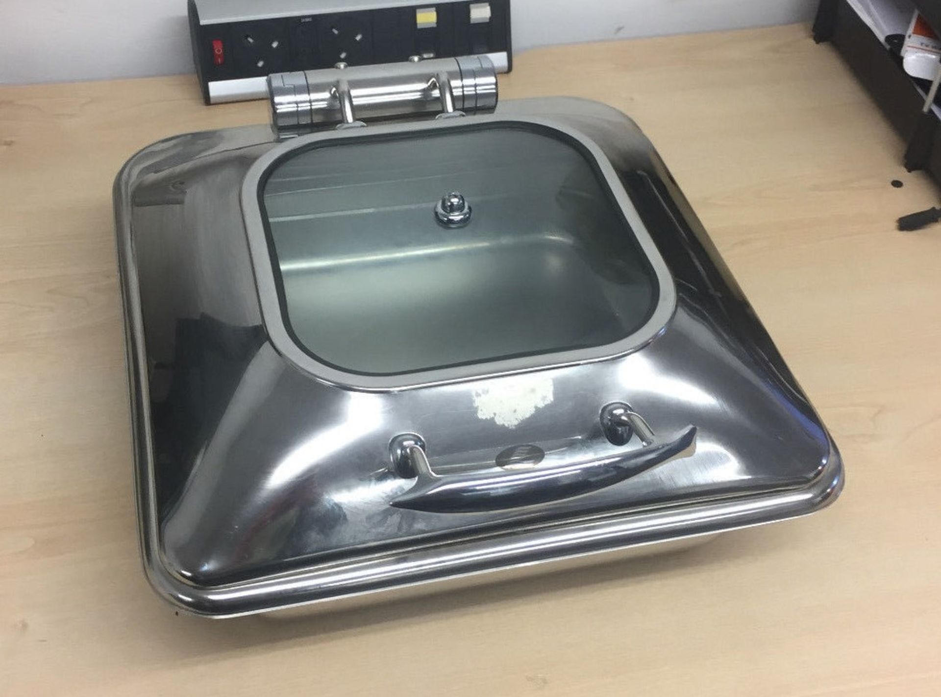 1 x Lacor Luxe GN 2/3 Chafing Dish - Stainless Steel Silver Finish - 41 x 43 x 20 cm - 5.5 - Image 3 of 6