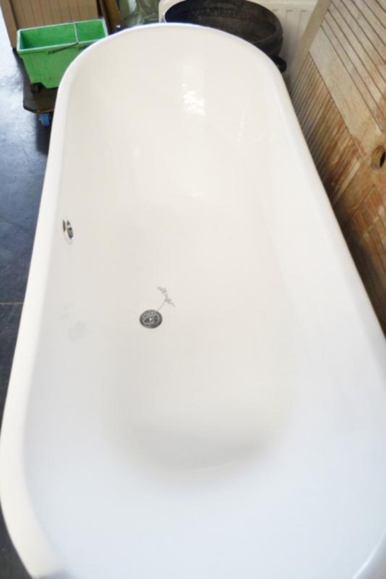 1 x Cast Iron Bath With Stainless Steel Exterior - CL439 - Location: Ilkey LS29 - Used In Good Condi - Image 7 of 8