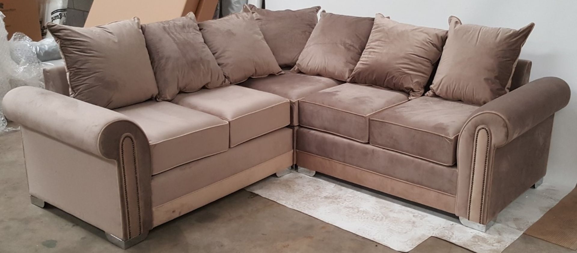 1 x Lavish Moroccan Brown Plush Velvet L-Shaped Corner Seater Sofa - Ref BY197 - Image 4 of 7