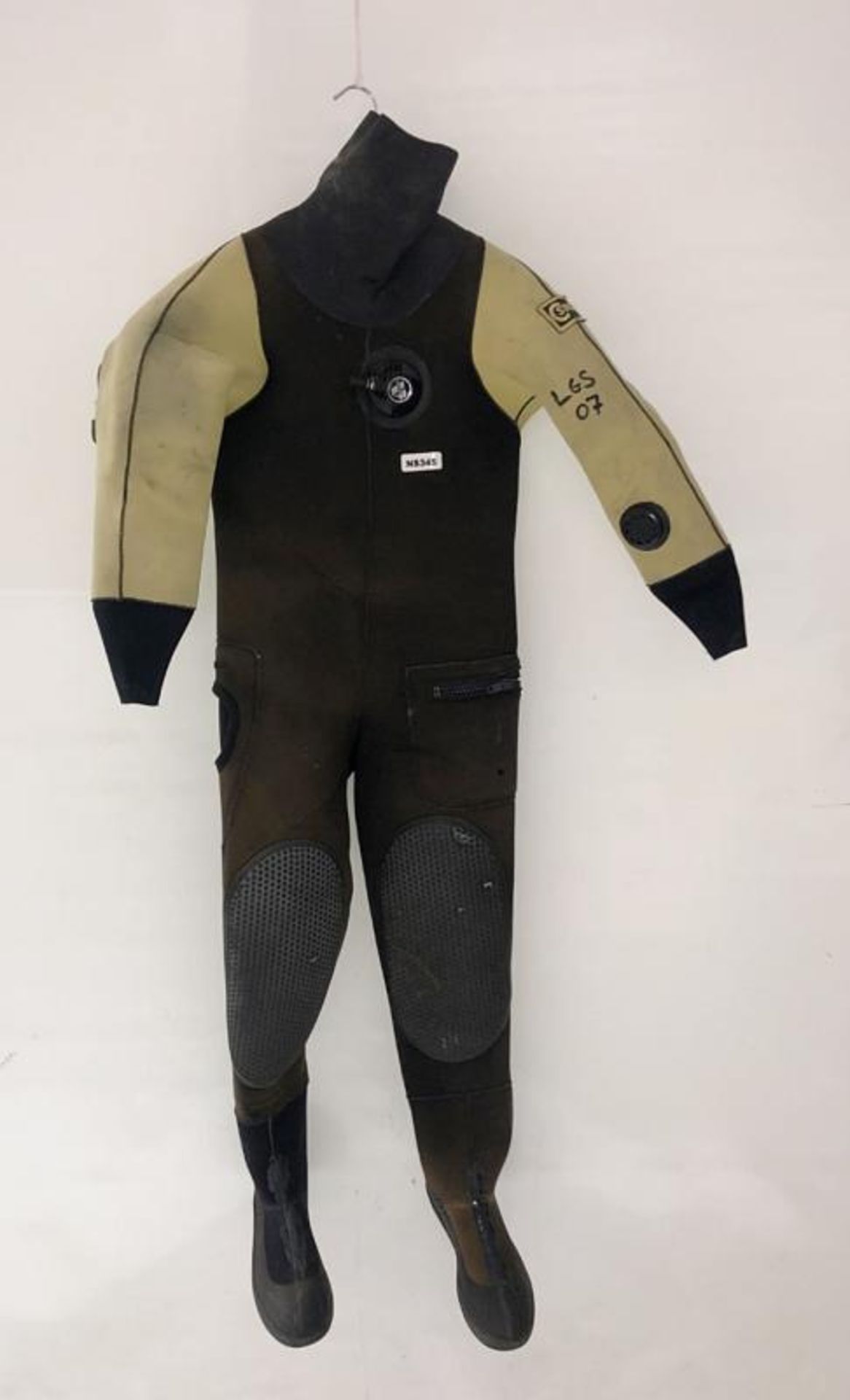 2 x Full Diving Wetsuits - Ref: NS345, NS346 - CL349 - Location: Altrincham WA14 - Used In Good Cond - Image 2 of 16