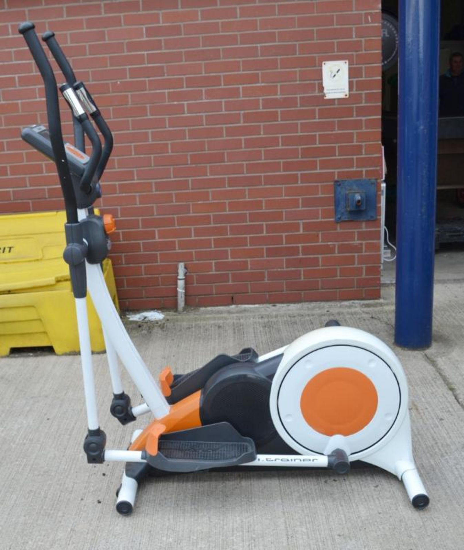 1 x Reebok Cross Trainer - Ref: H578 - CL380 - NO VAT - Location: Altrincham WA14 - Used In Good Co - Image 5 of 17