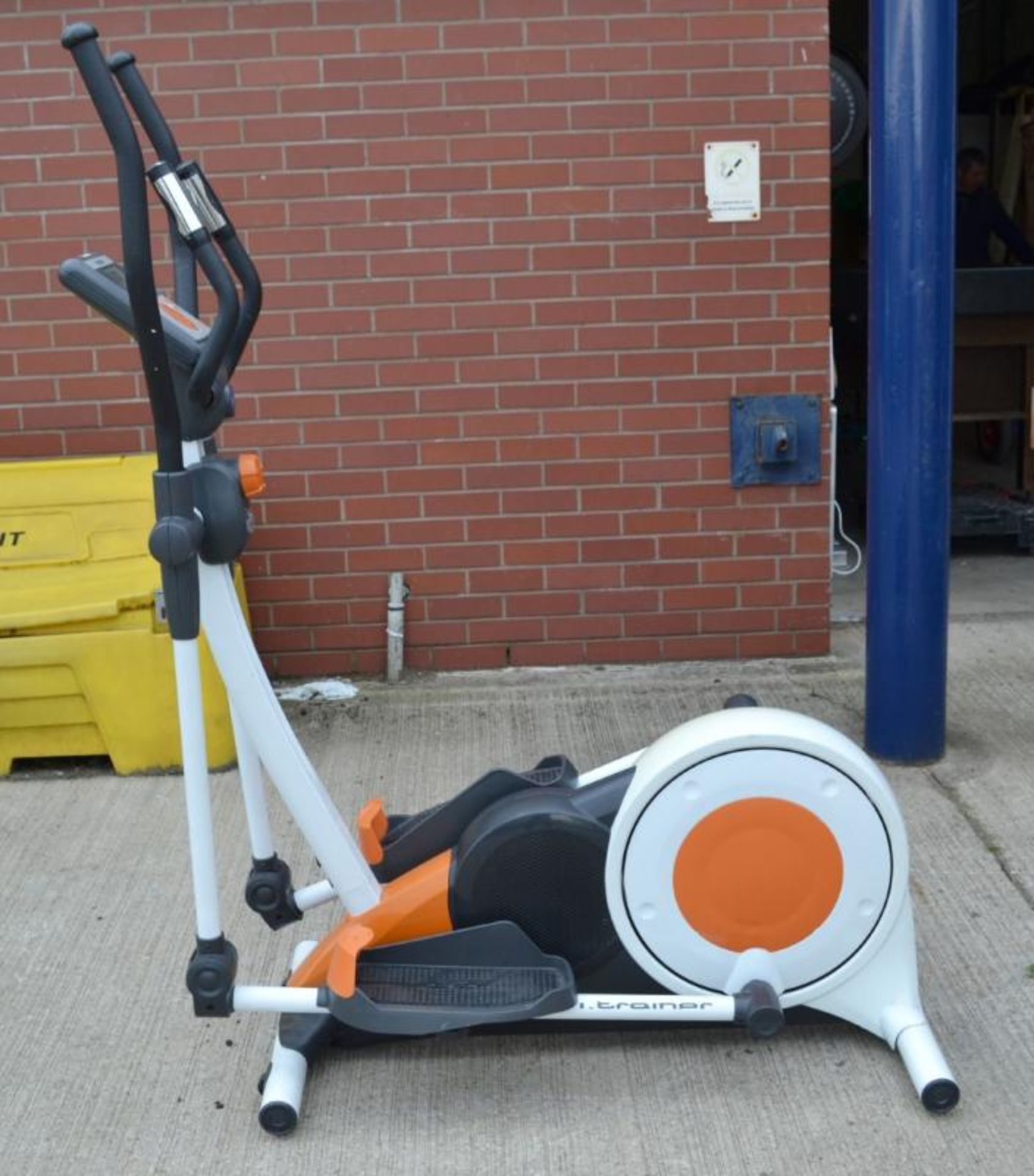 1 x Reebok Cross Trainer - Ref: H578 - CL380 - NO VAT - Location: Altrincham WA14 - Used In Good Co - Image 4 of 17