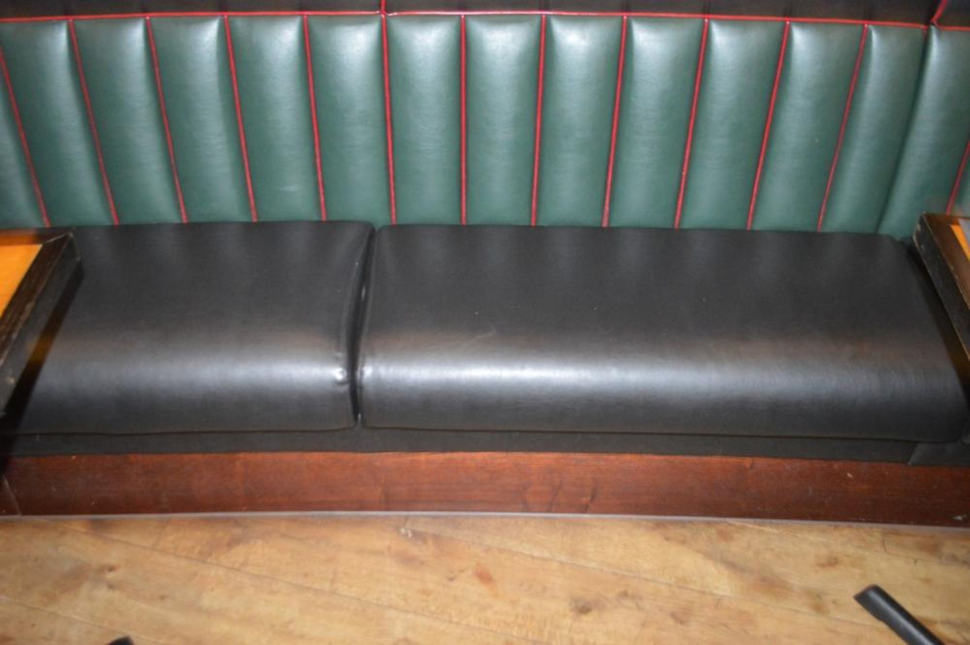 1 x Long Banquet Seating Bench - Features a Leather Upholstery With Green Backrests, Black Seat - Image 5 of 7