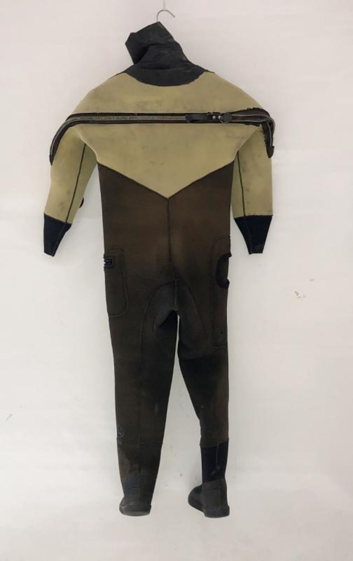 2 x Full Diving Wetsuits - Ref: NS345, NS346 - CL349 - Location: Altrincham WA14 - Used In Good Cond - Image 5 of 16