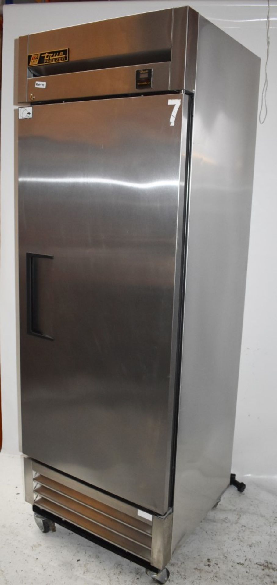 1 x True T-19FZ Upright Single Solid Door Freezer - Stainless Steel Finish With Aluminium Interior - - Image 3 of 8