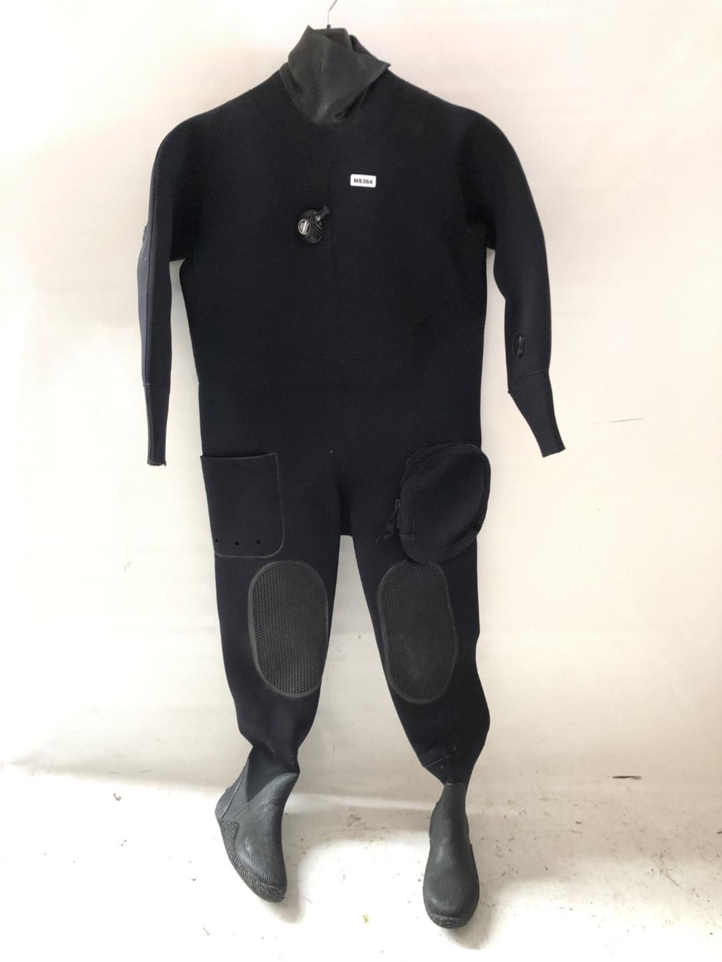 1 x Used Black Wet Suit - Size XL - Ref: NS364 - CL349 - Altrincham WA14