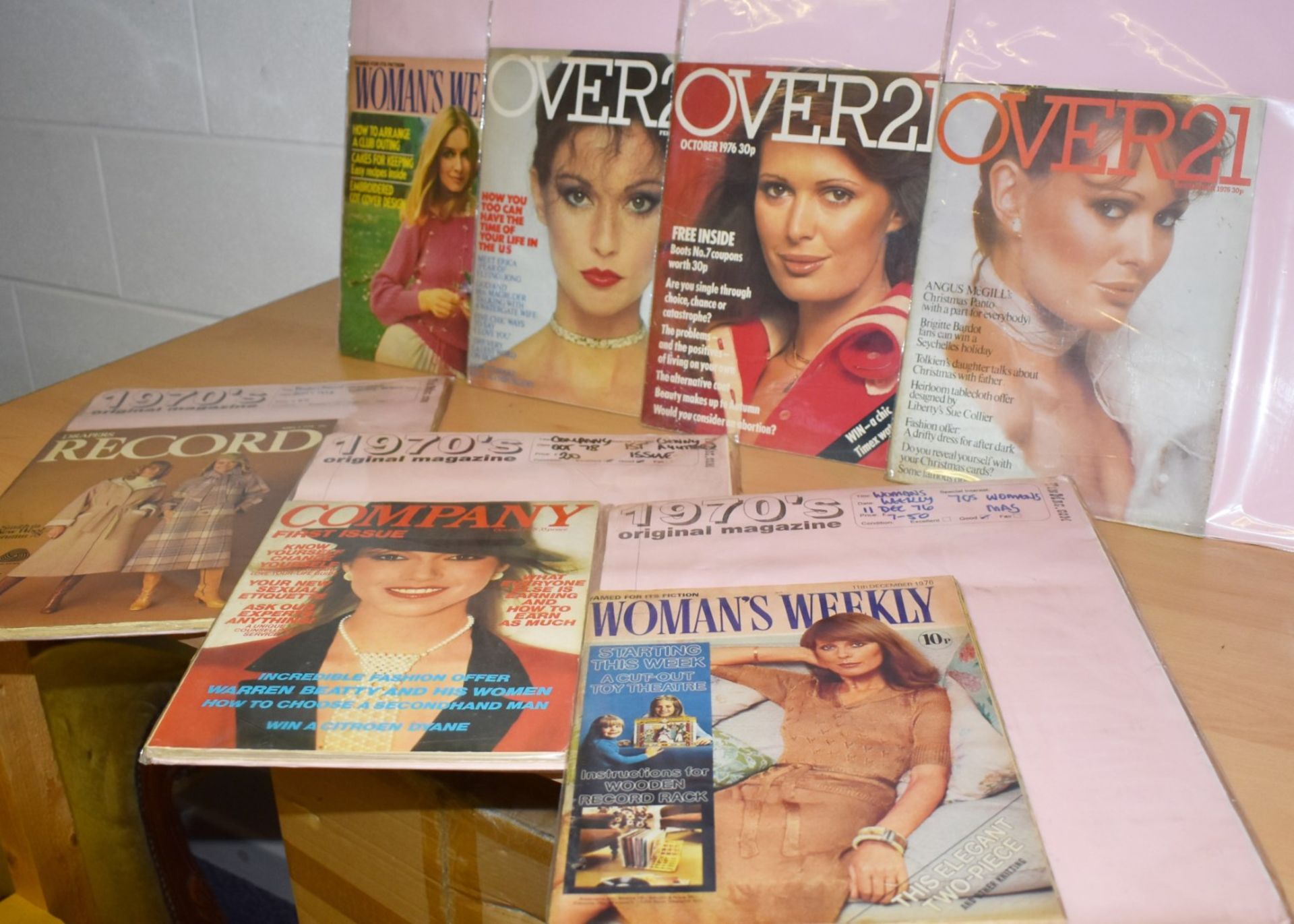 39 x Vintage Women's Fashion Magazines from the 1970's - Ref MB103 - Vogue, Women's Journal, Over21,