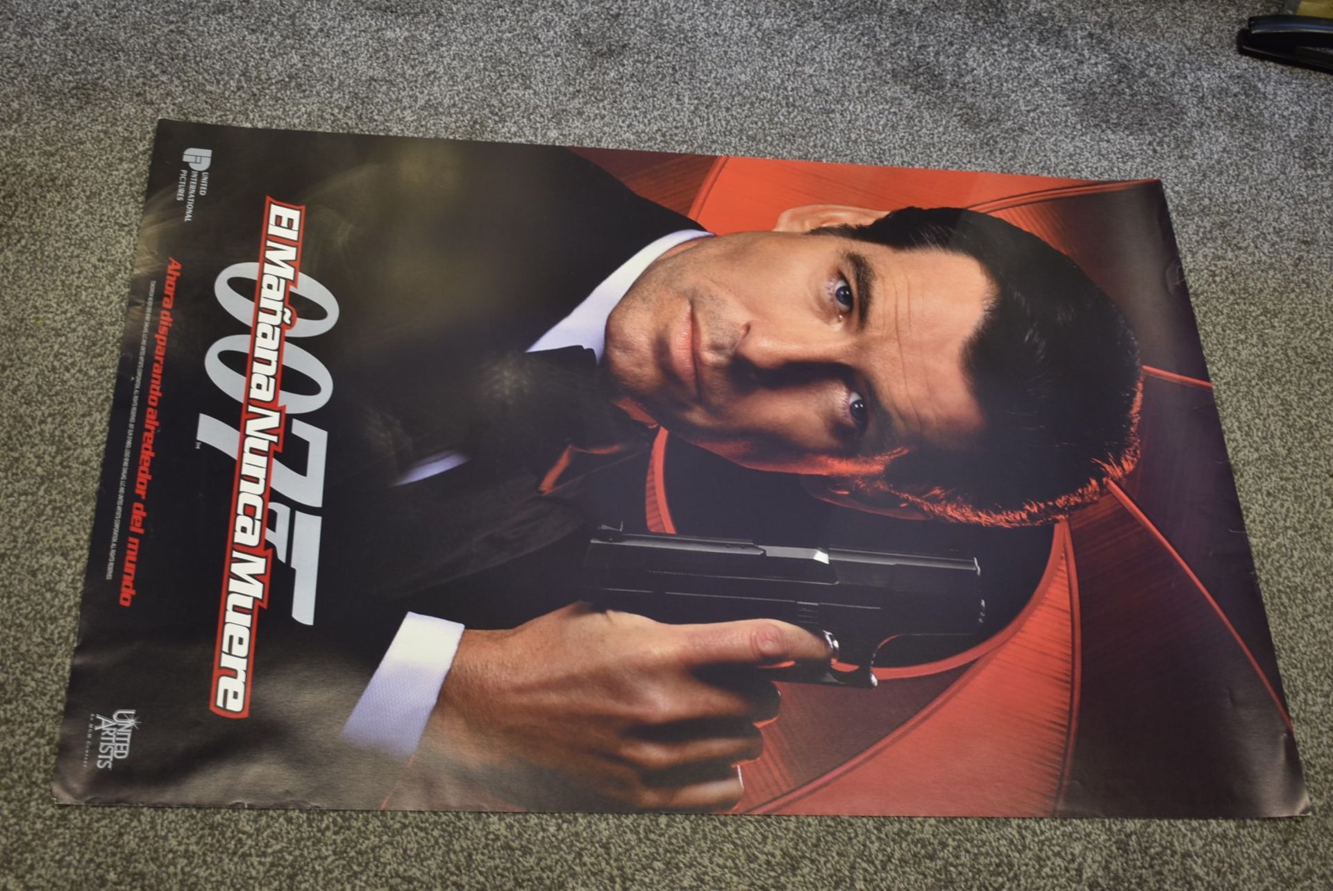 1 x Spanish Double Side Movie Poster - JAMES BOND 007 TOMORROW NEVER DIES - Starring Pierce Brosnan, - Image 6 of 8