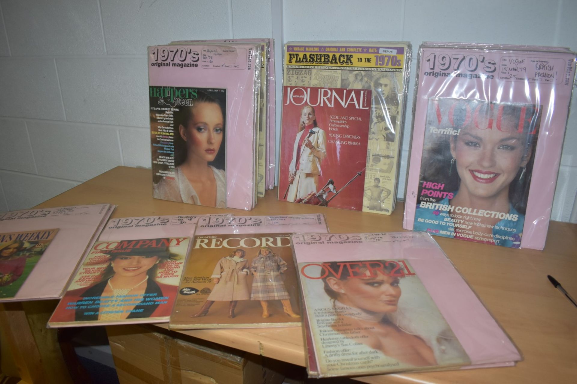 39 x Vintage Women's Fashion Magazines from the 1970's - Ref MB103 - Vogue, Women's Journal, Over21, - Image 9 of 17