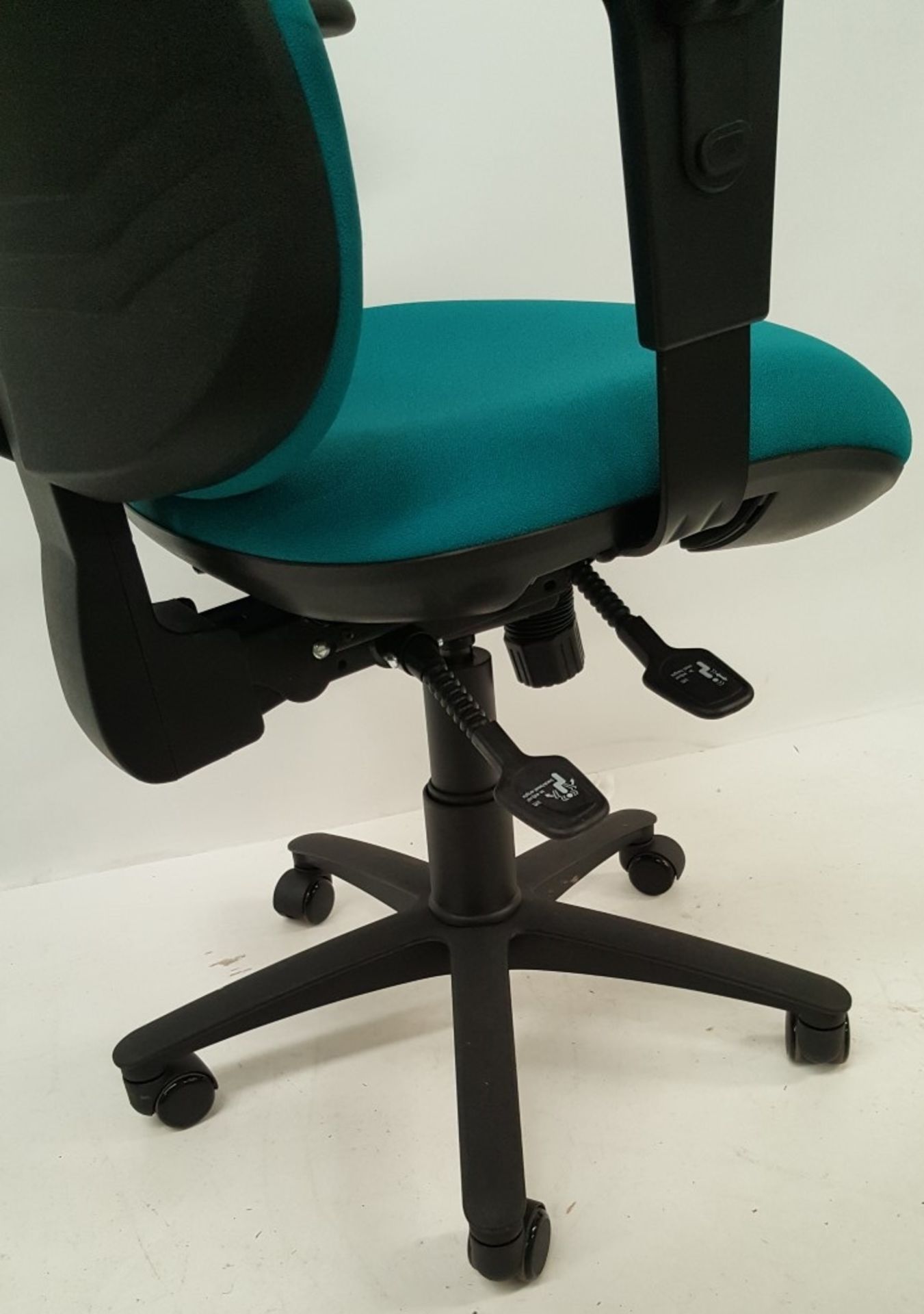 4 x Turquoise Blue Double Lever Office Chairs - Ref CBU44 - Image 5 of 7