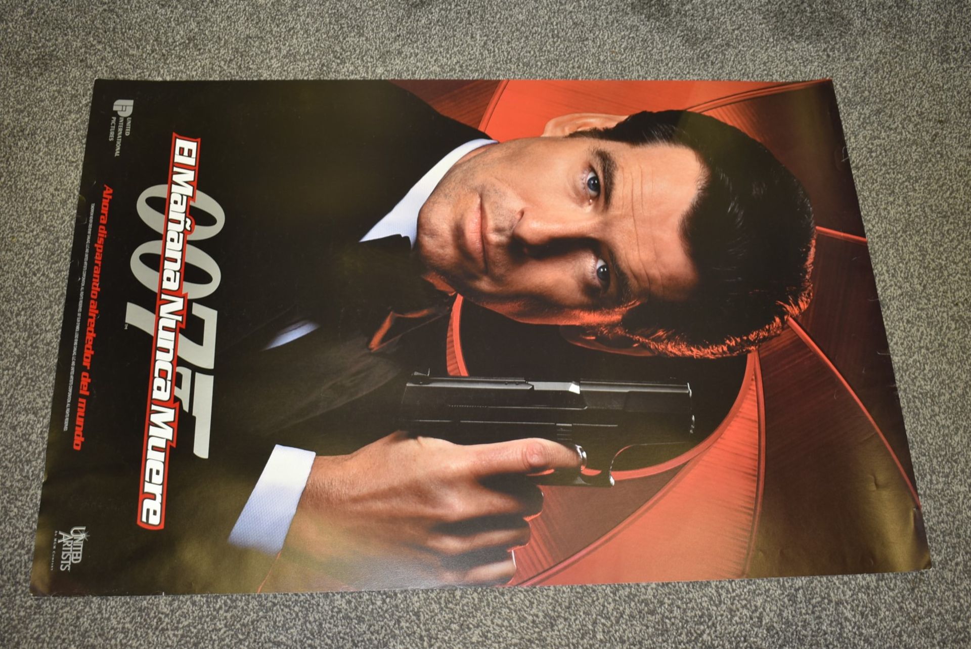 1 x Spanish Double Side Movie Poster - JAMES BOND 007 TOMORROW NEVER DIES - Starring Pierce Brosnan, - Image 3 of 8