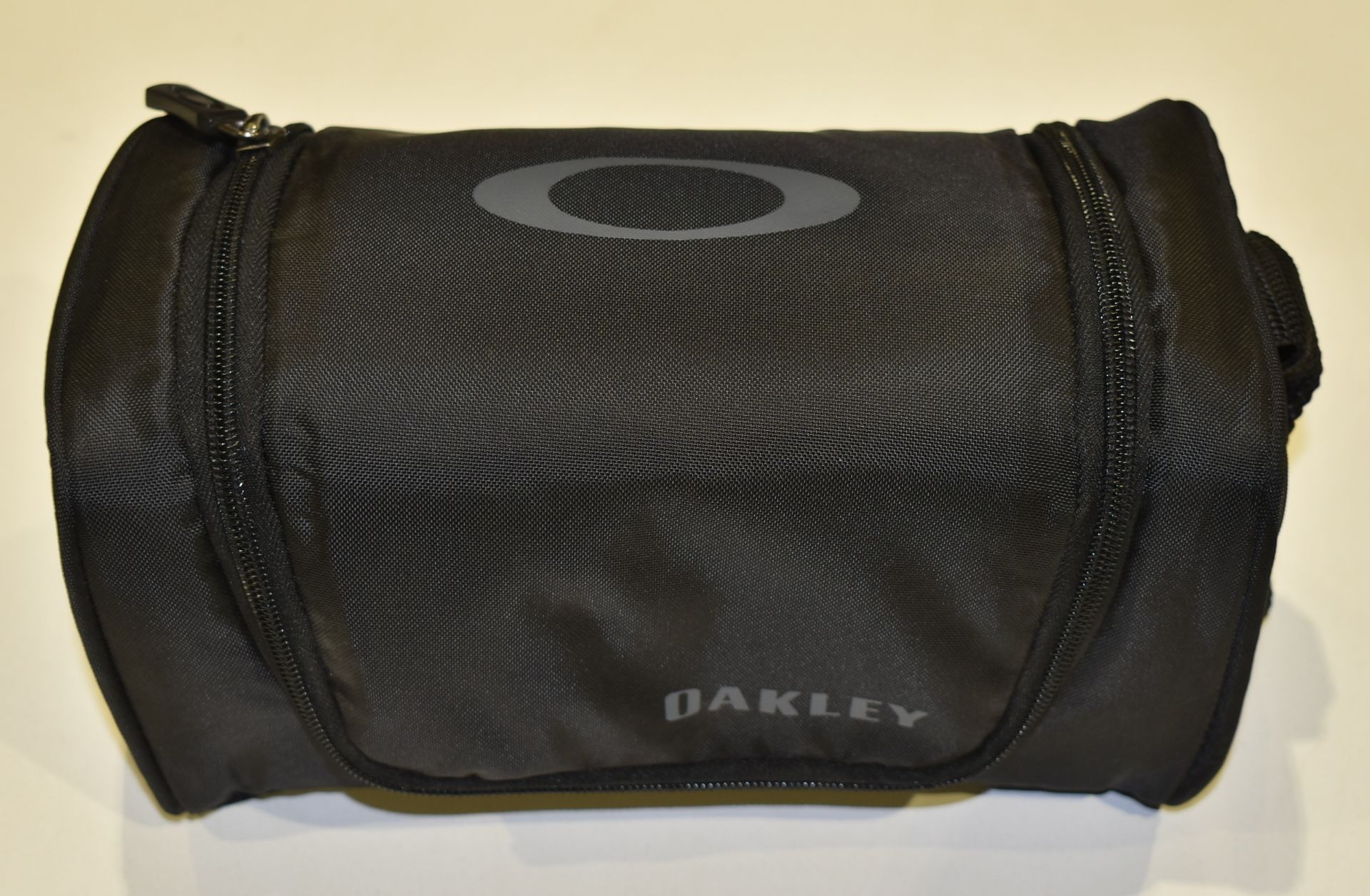 1 x Pair of Oakely Snow Goggles With Interchangeable Lenses and Carry Case - CL431 - Ref CB142 - - Image 8 of 8