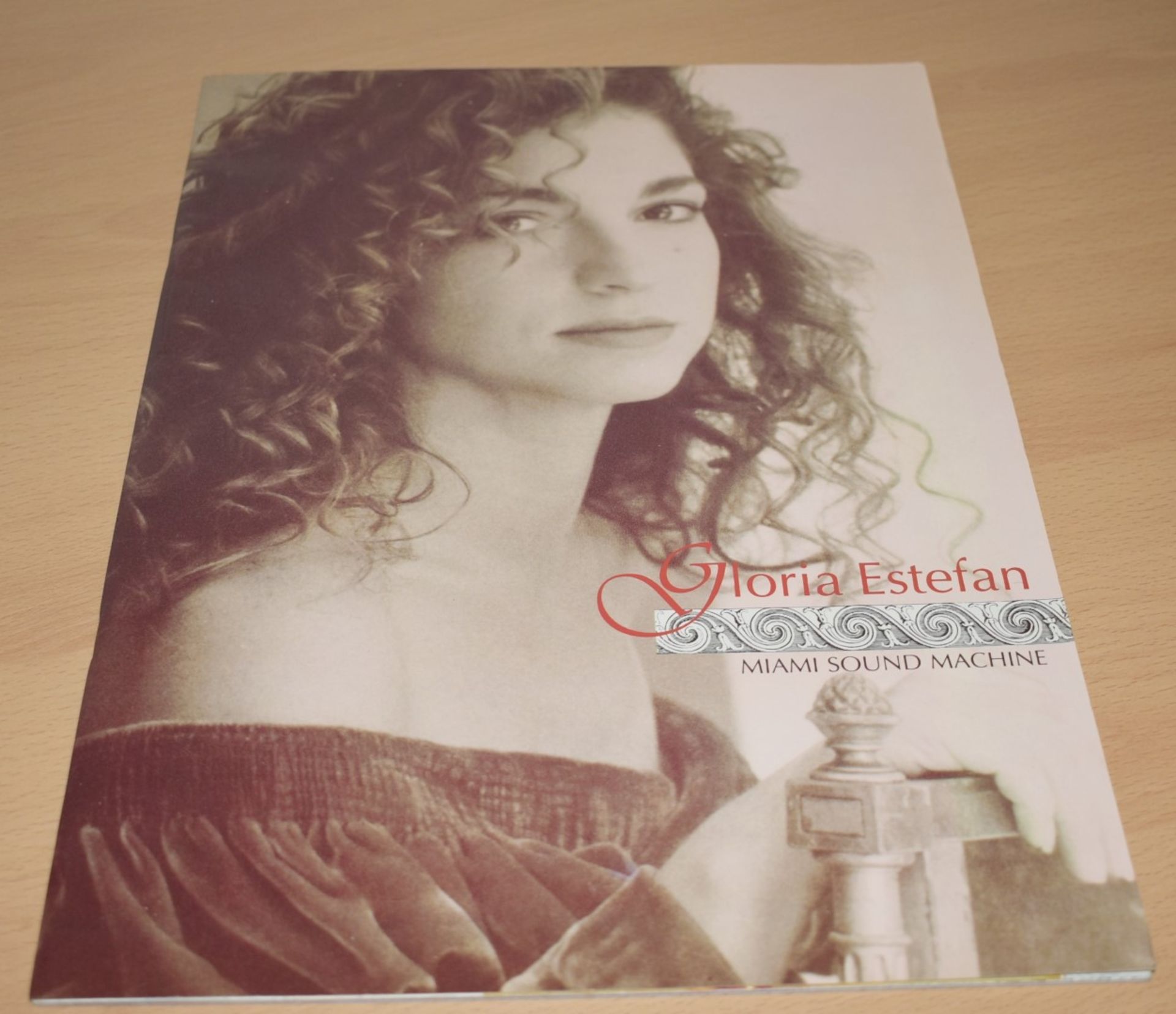 1 x Gloria Estefan Miami Sound Machine Get On Your Feet 1989-90 Tour Programme Book - Ref MB136 -