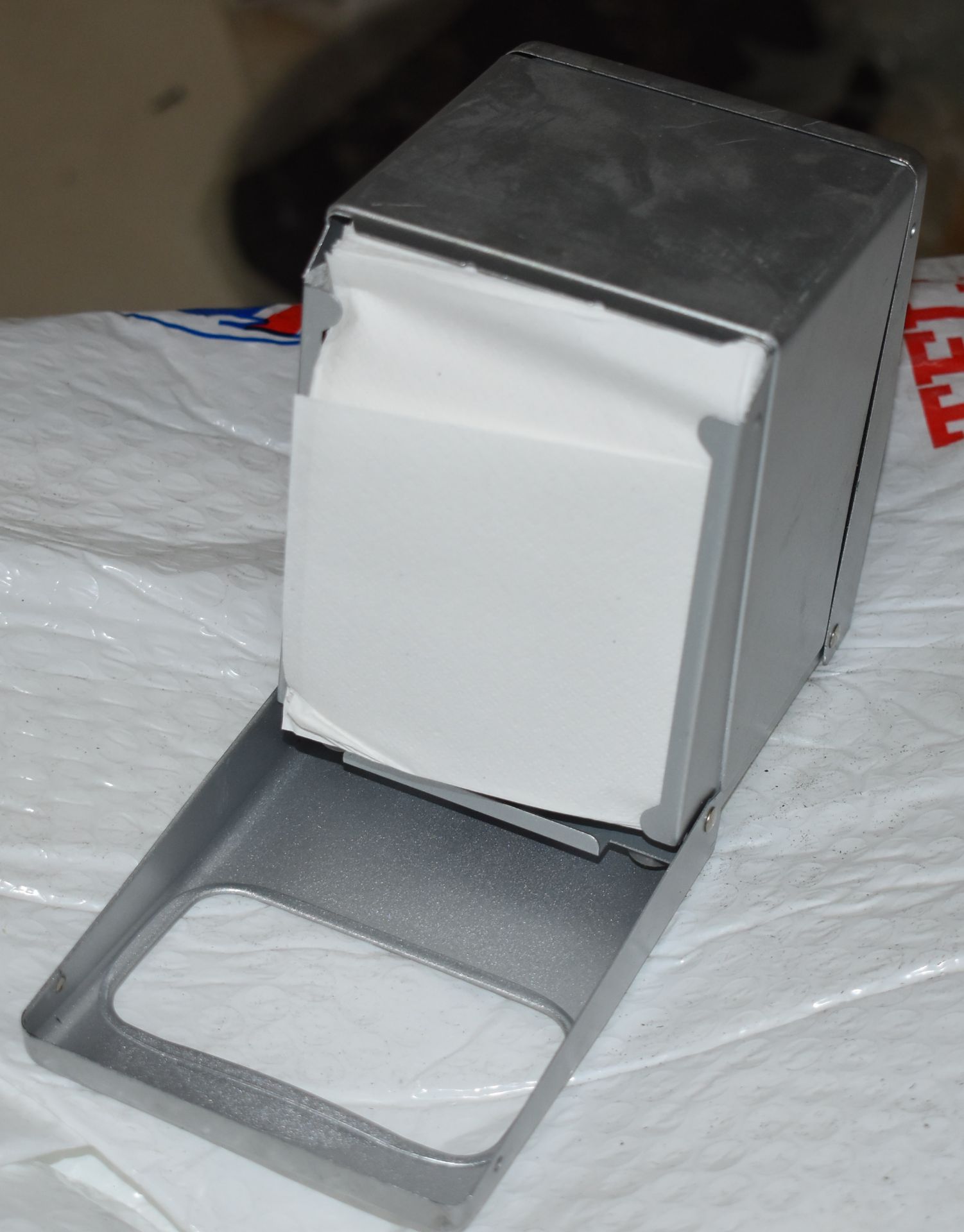 26 x Eds Diner Paper Towel Dispensers - CL431 - Ref102 - Location: Altrincham WA14 - Image 2 of 3