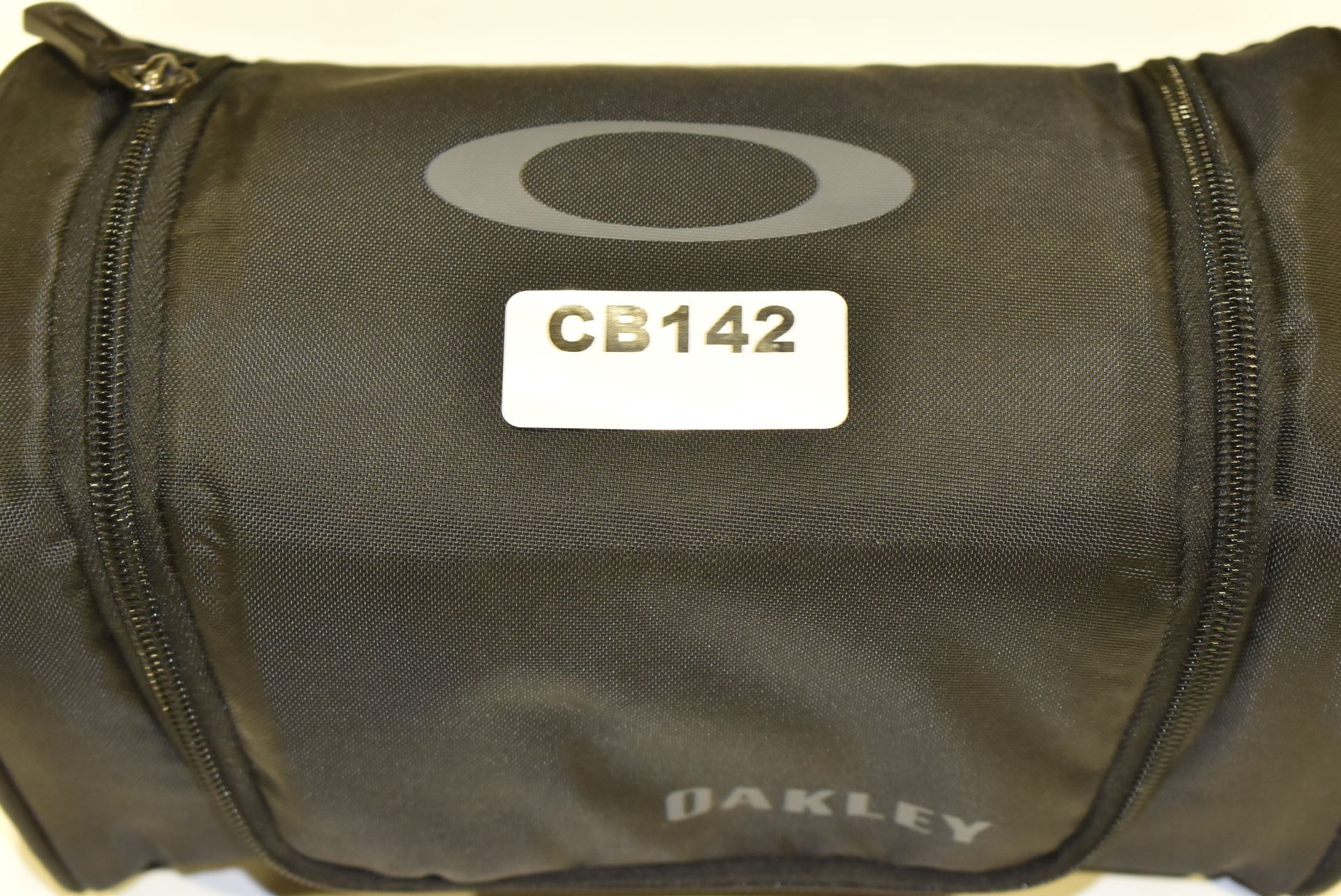 1 x Pair of Oakely Snow Goggles With Interchangeable Lenses and Carry Case - CL431 - Ref CB142 - - Image 2 of 8