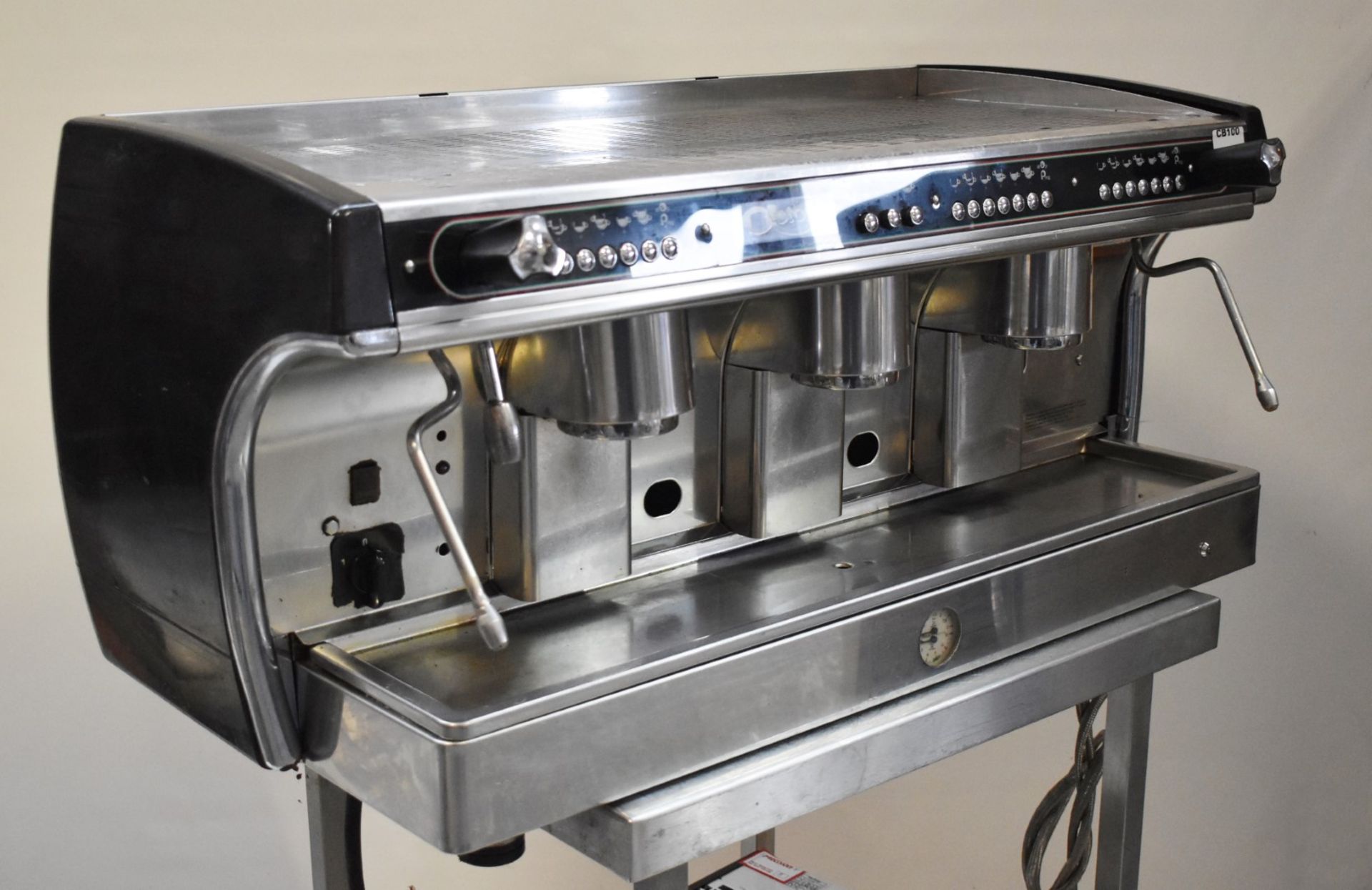 1 x Magrini 3 Group Coffee Espresso Machine With Stainless Steel and Black Finish - H47 x W106 x D57