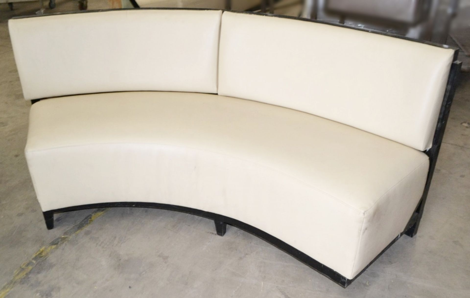 5 x Assorted Sections Of Curved Commercial Seating Upholstered In A Cream Faux Leather - Image 22 of 23