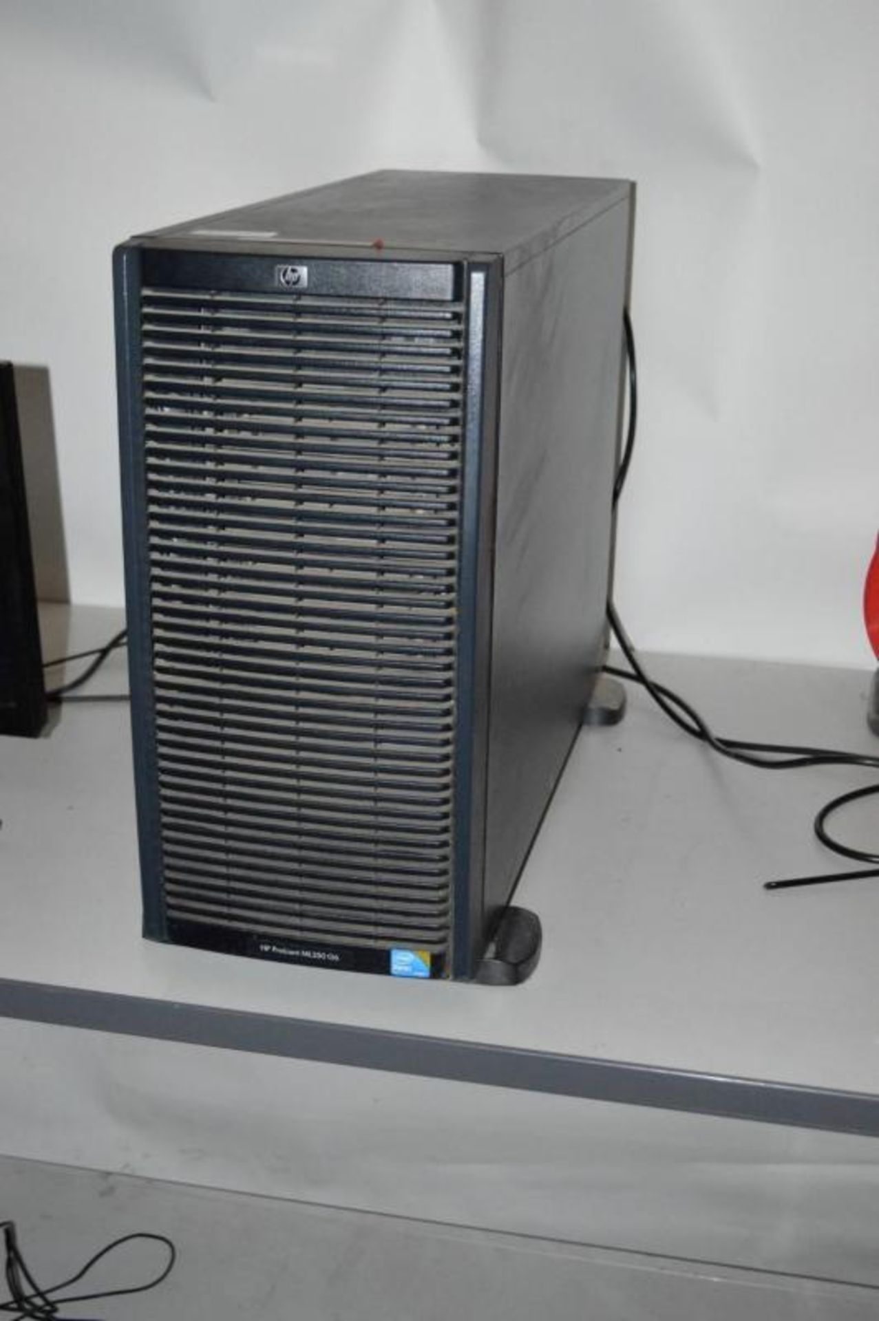 1 x HP Proliant ML350 G6 Server Intel Xeon E5606 2.13GHz 24GB RAM - Ref TP399 - CL394 - Location: Al - Bild 2 aus 4