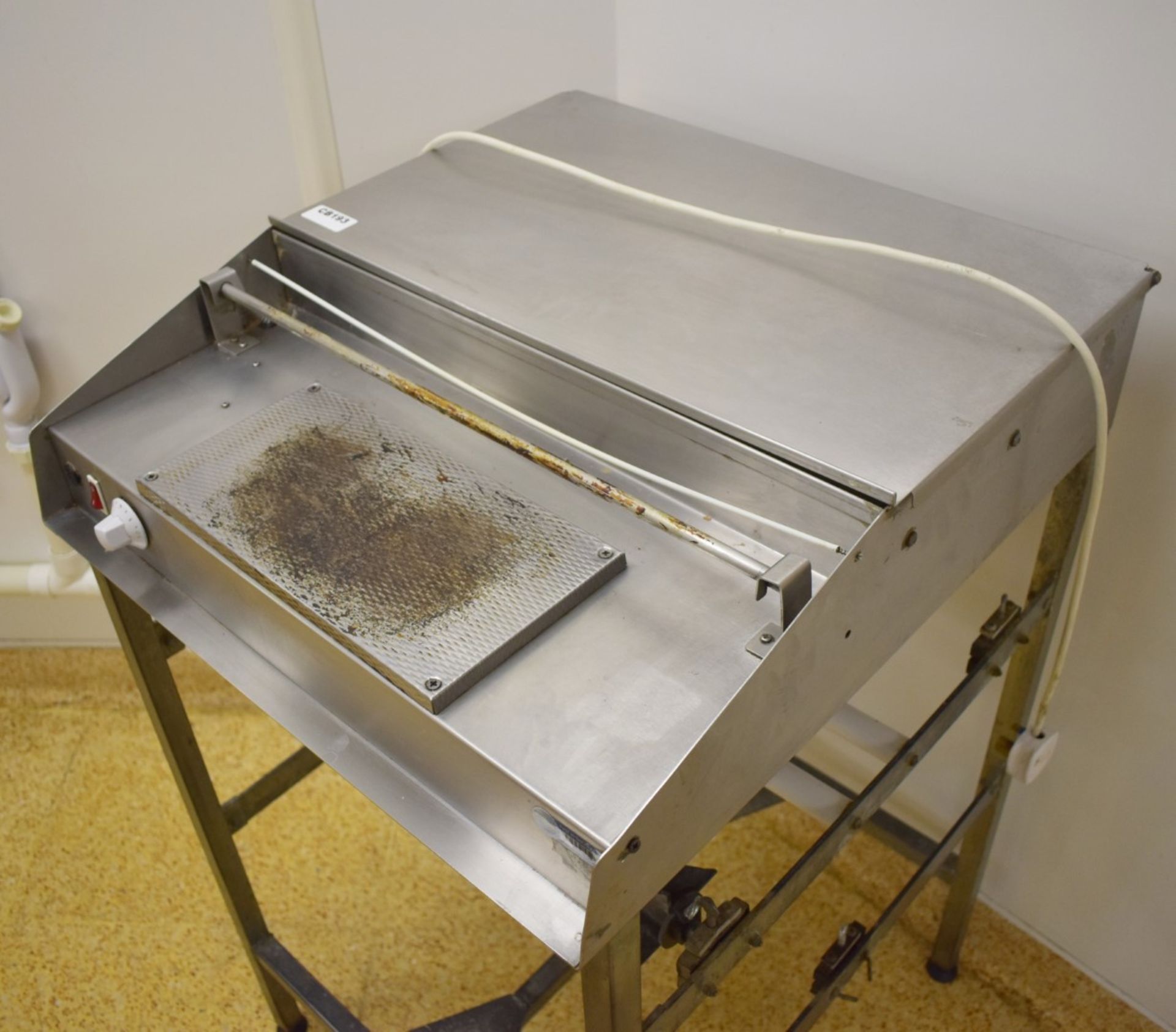 1 x Commercial Food Tray Sealer With Stand - Features Stainless Steel Finish and 240v Plug - H96 x