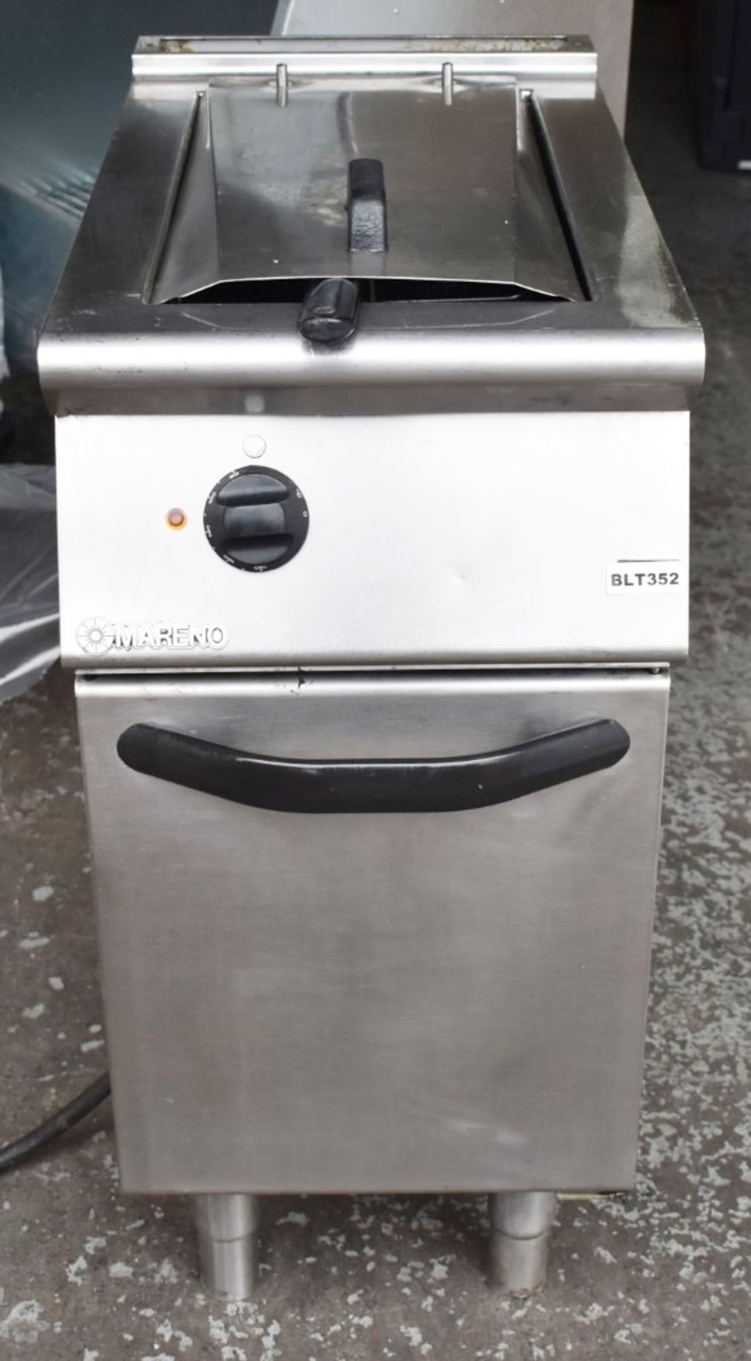 1 x Mareno Single Tank Fryer With Stainless Steel Finish - 3 Phase -H90 x W40 x D75 cms - CL232 - - Image 8 of 10