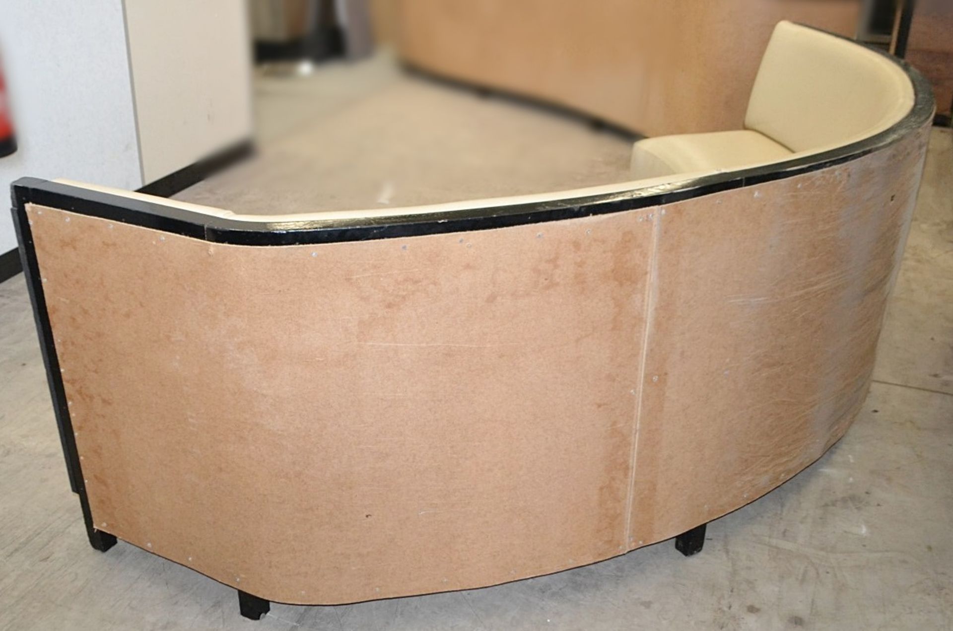 5 x Assorted Sections Of Curved Commercial Seating Upholstered In A Cream Faux Leather - Image 4 of 23