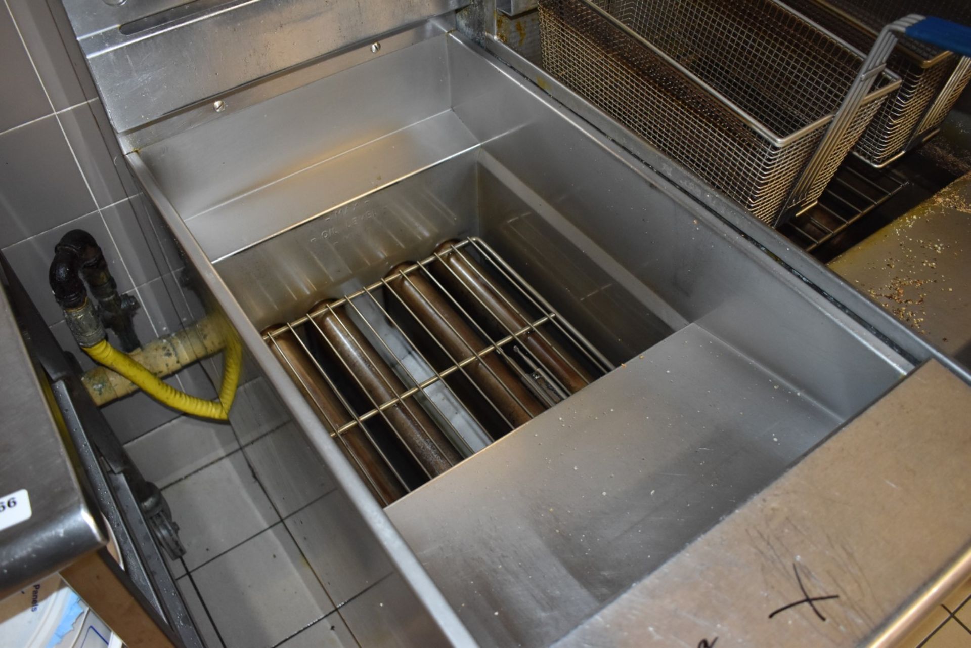 1 x Pitco Twin Basket Single Chamber Commercial Fryer - Natural Gas Stainless Steel Fryer - H85 x - Image 4 of 7