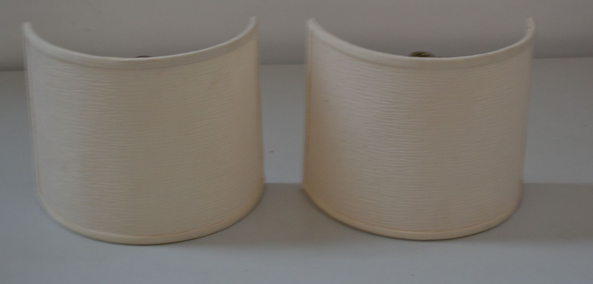 1 x Pair of Wall Light Shades In Cream And Buzzi & Buzzi White Wall Light - Ref J2191 - CL314 - Image 3 of 4