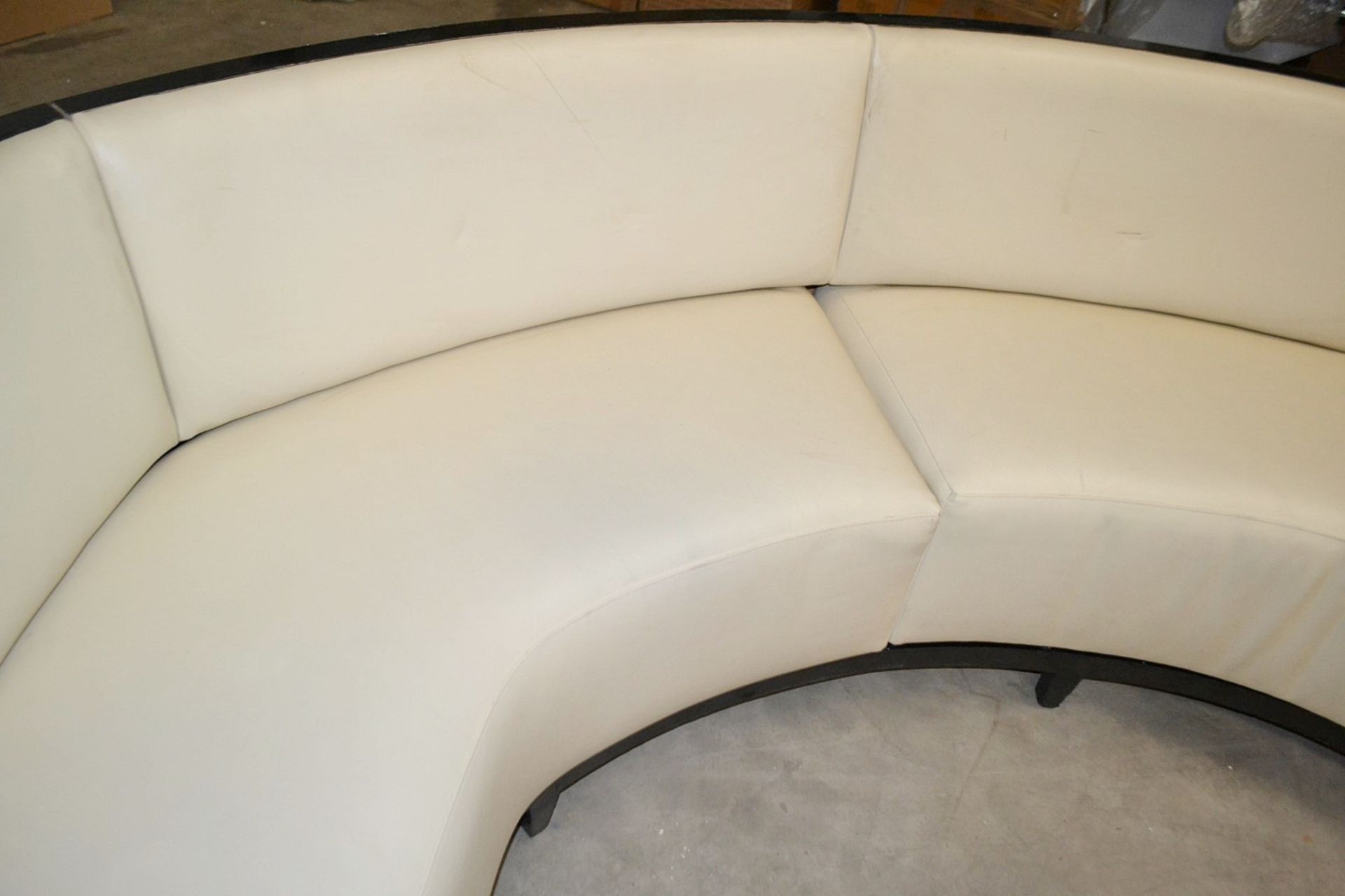 5 x Assorted Sections Of Curved Commercial Seating Upholstered In A Cream Faux Leather - Image 14 of 23