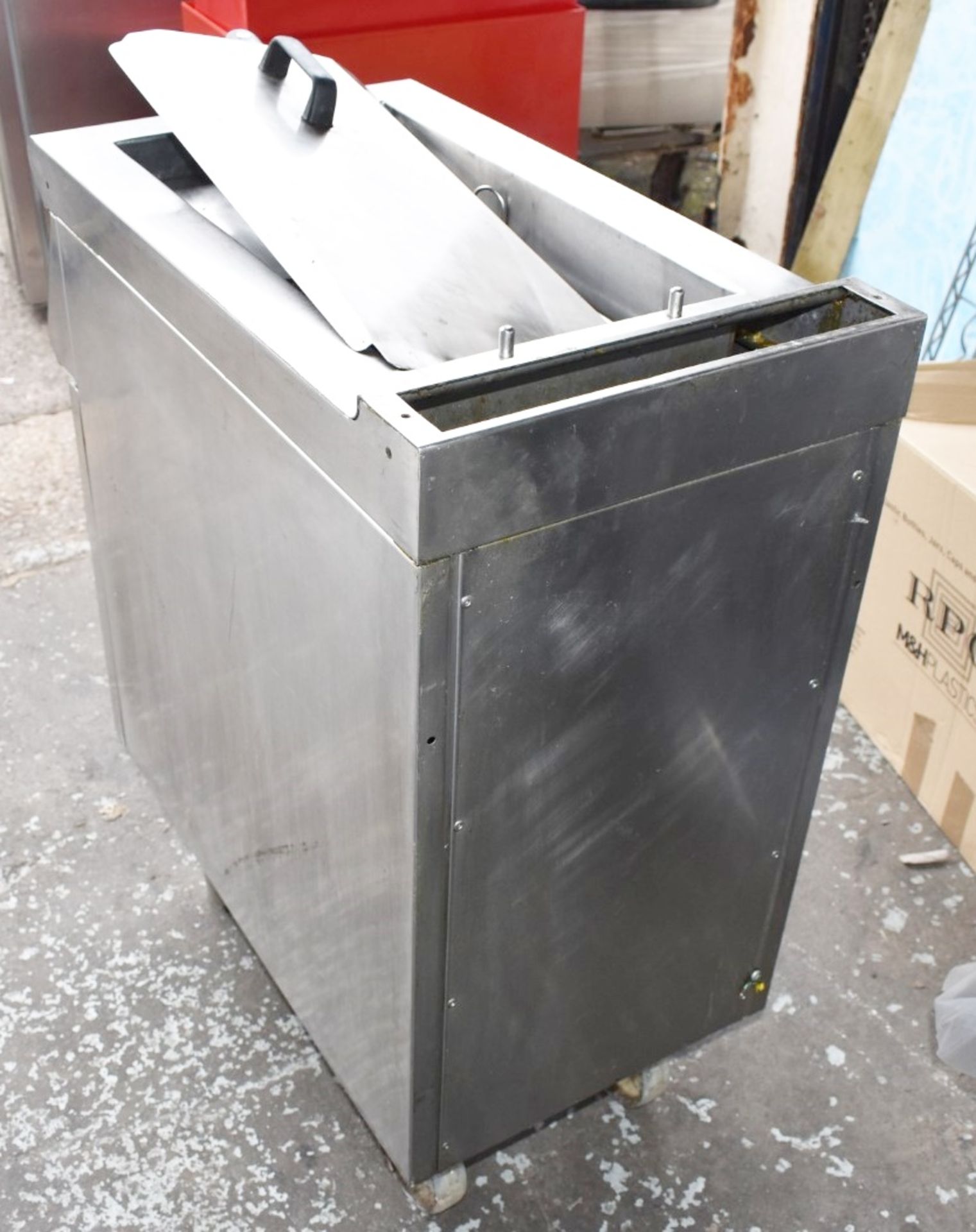 1 x Mareno Single Tank Fryer With Stainless Steel Finish - 3 Phase -H90 x W40 x D75 cms - CL232 - - Image 6 of 10