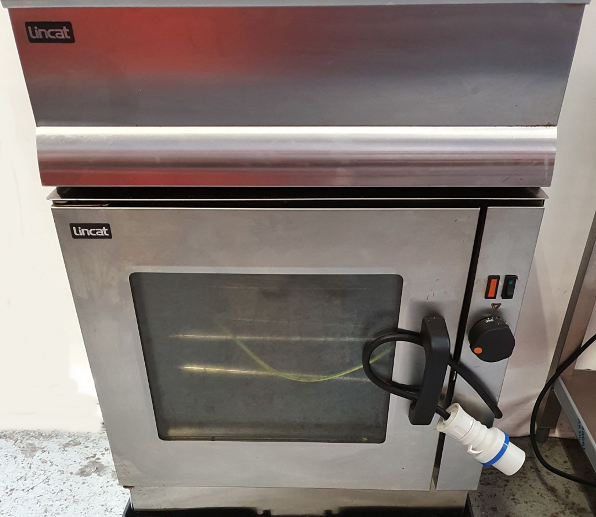 1 x Lincat Electric Fan Assisted Oven and Silverlink Worktop - Ref: BLT190 - CL449 - Location: WA14 - Image 3 of 15