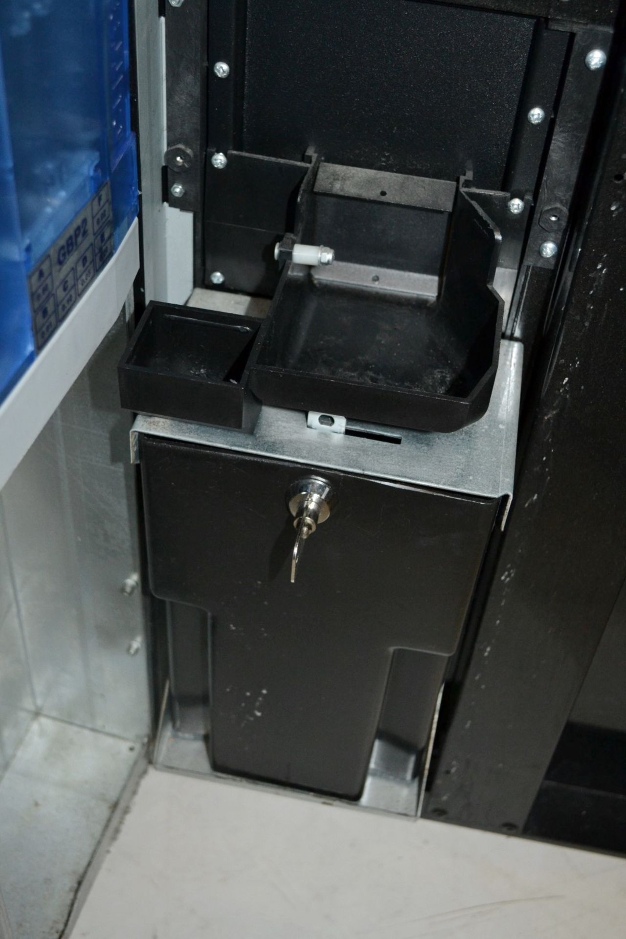 1 x Crane "Evolution" Hot Beverage Drinks Vending Machine - Year: 2009 - Image 13 of 17
