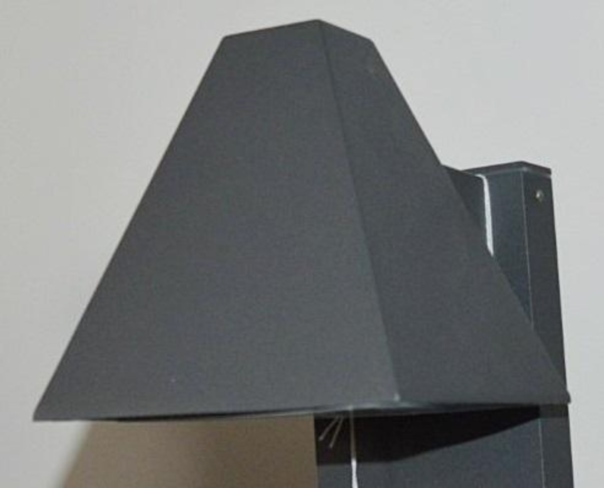 1 x 80cm Pyramid Outdoor Wall Light - Ex Display Stock - CL298 - Ref: J230 - Location: - Bild 2 aus 3