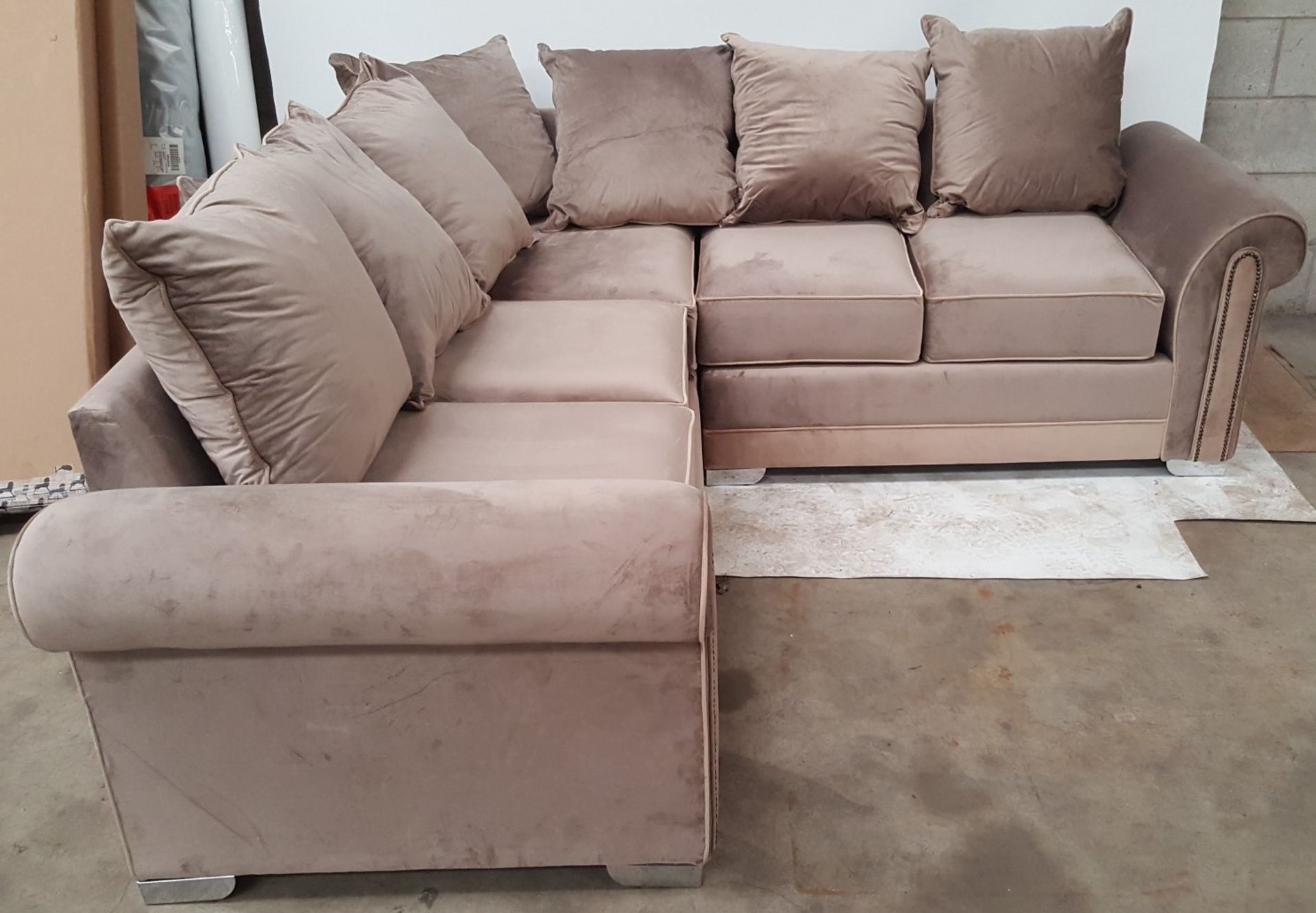 1 x Lavish Moroccan Brown Plush Velvet L-Shaped Corner Seater Sofa - Ref BY197 - Image 2 of 7