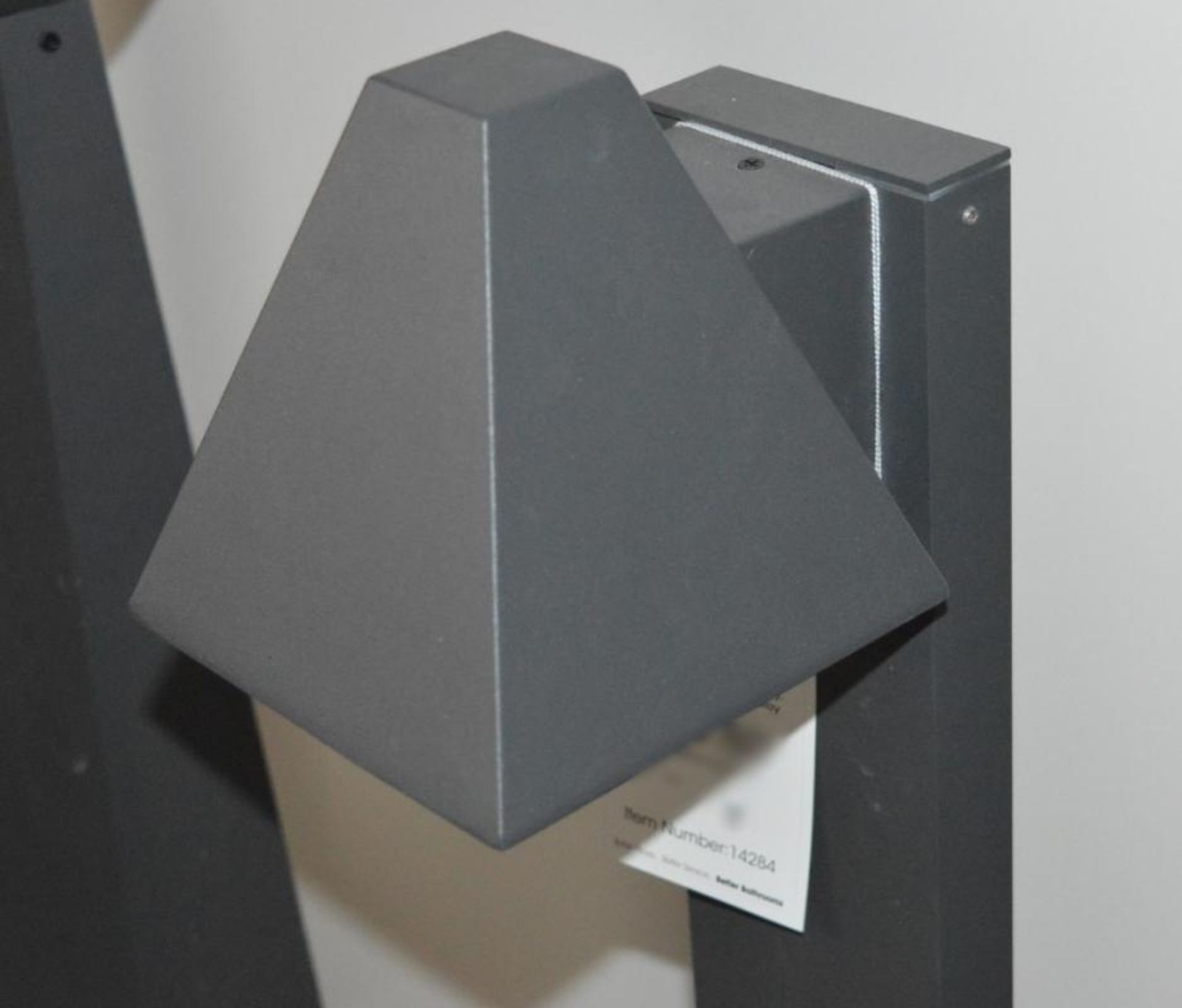 1 x 80cm Pyramid Outdoor Wall Light - Ex Display Stock - CL298 - Ref: J230 - Location: - Bild 3 aus 3