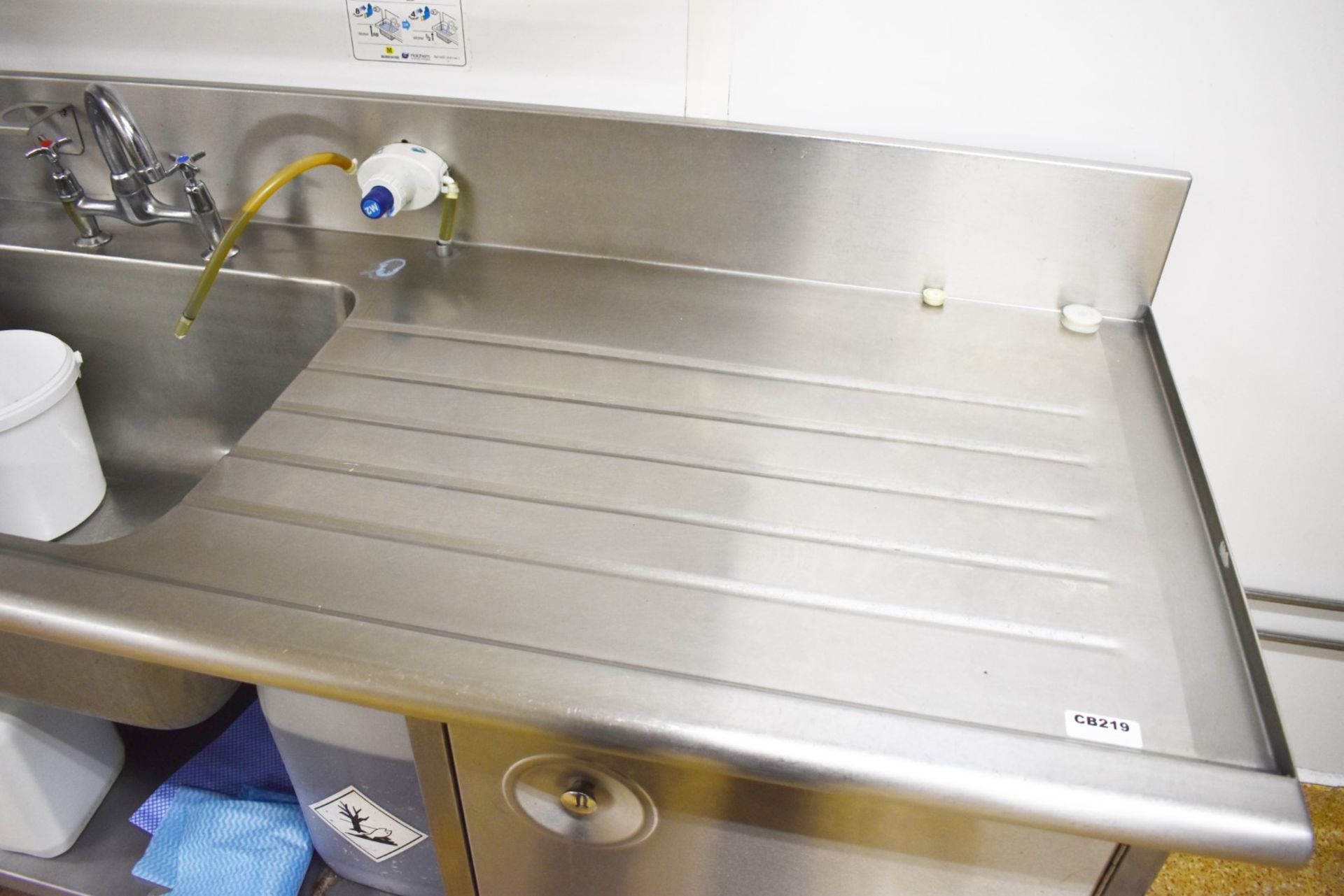 1 x Large Commercial Kitchen Wash Unit With Large Twin Sink Basins, Undershelves, Storage - Image 2 of 9