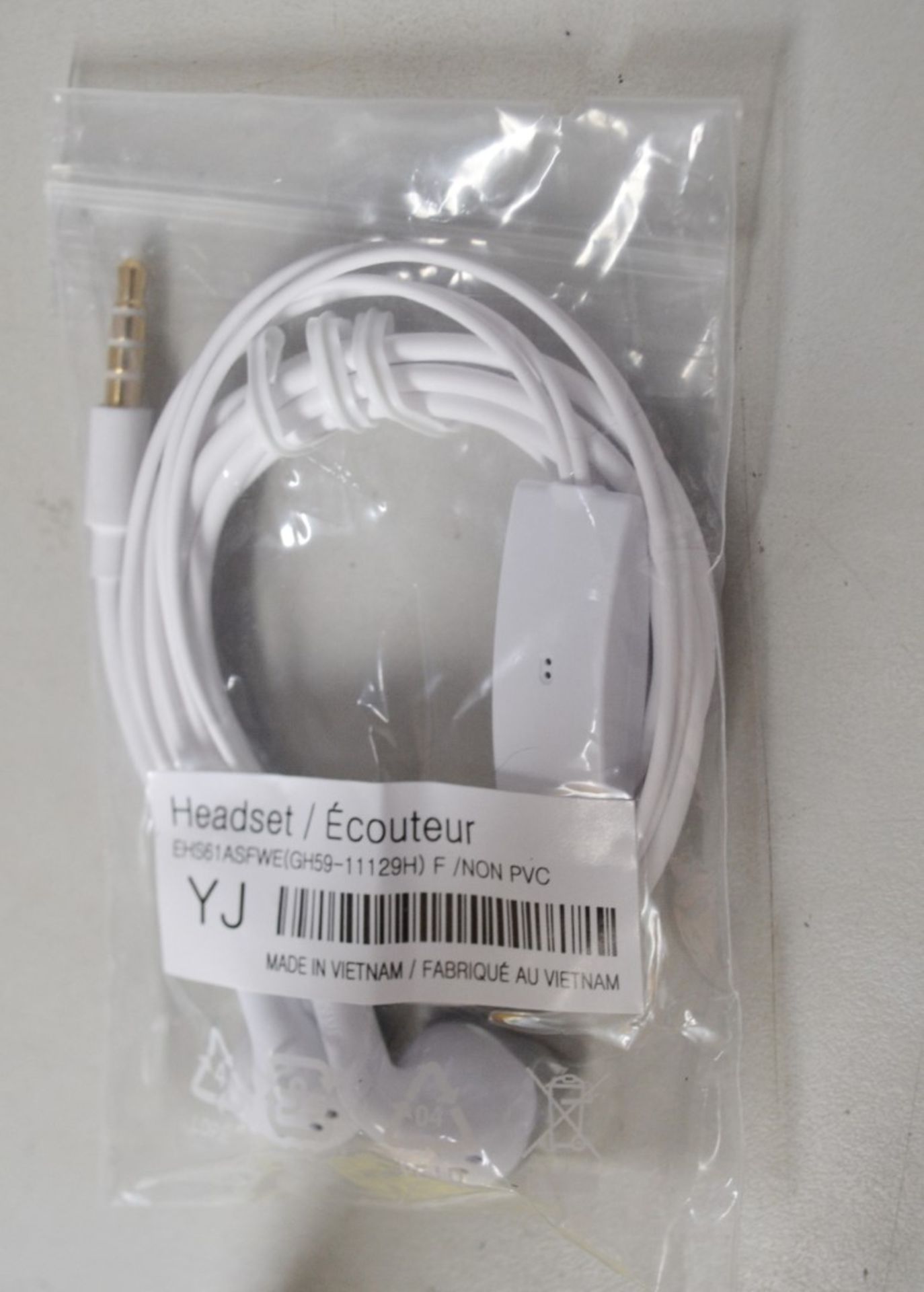 Approximately 50 Pairs Of Samsung Earphones - Ref: LD362 - CL409 - Altrincham WA14 - Image 6 of 7