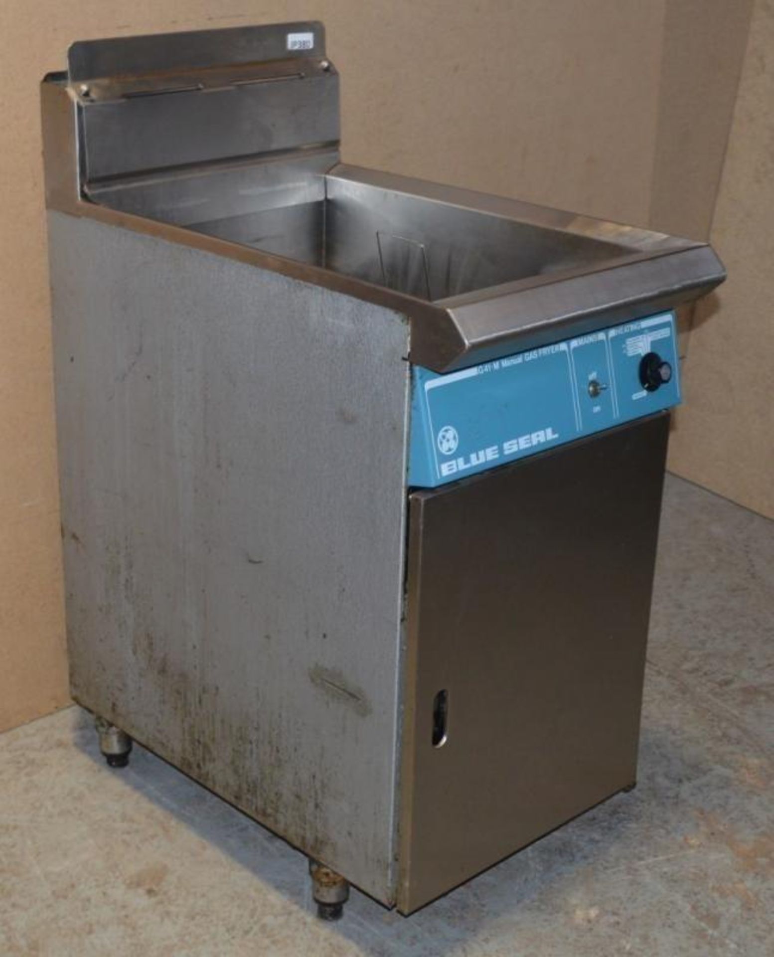 1 x Blue Seal G41-M Manual Single Tank Gas Fryer - H112 x W48 x D81 cms - CL232 - Ref JP380 - Locati