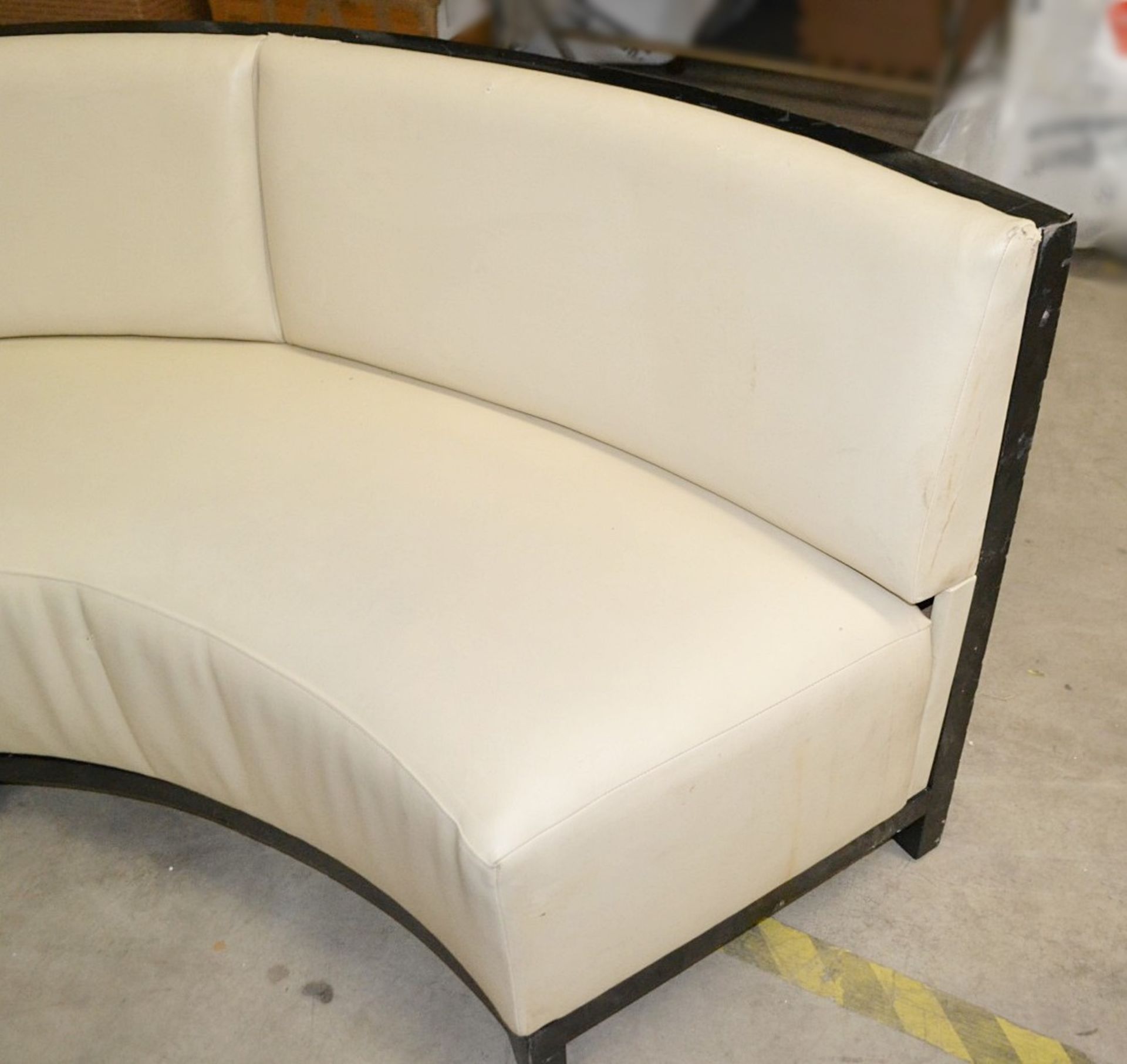 5 x Assorted Sections Of Curved Commercial Seating Upholstered In A Cream Faux Leather - Image 15 of 23