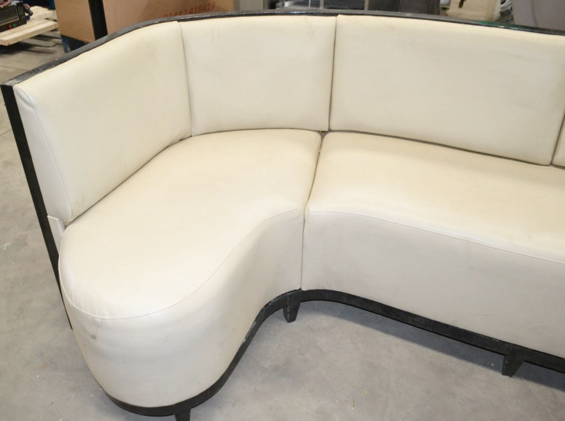 5 x Assorted Sections Of Curved Commercial Seating Upholstered In A Cream Faux Leather - Image 19 of 23